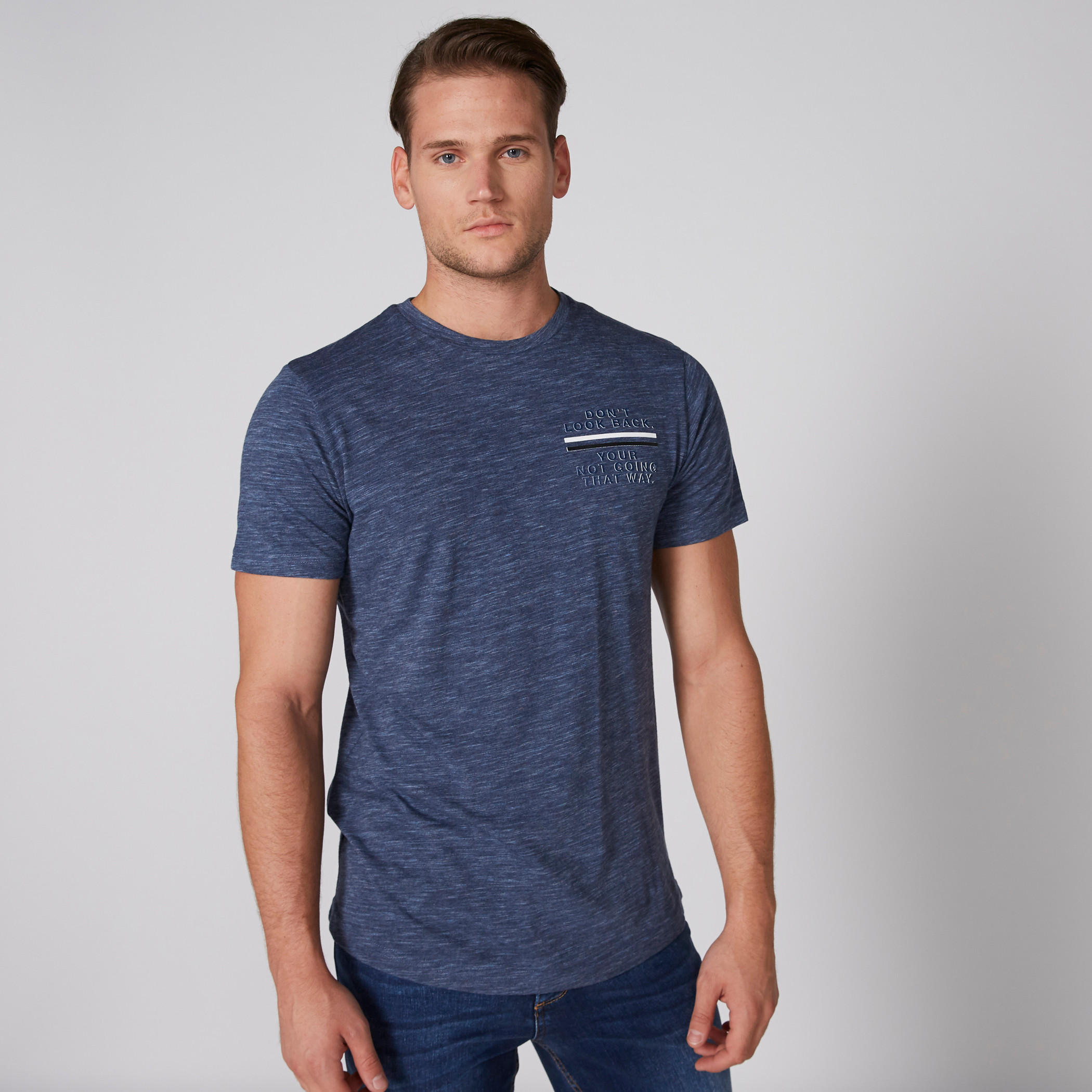 تيشيرت بياقة مستديرة وأكمام قصيرة وطبعات-men-clothing-tshirtsandpolos-tshirts-image-4
