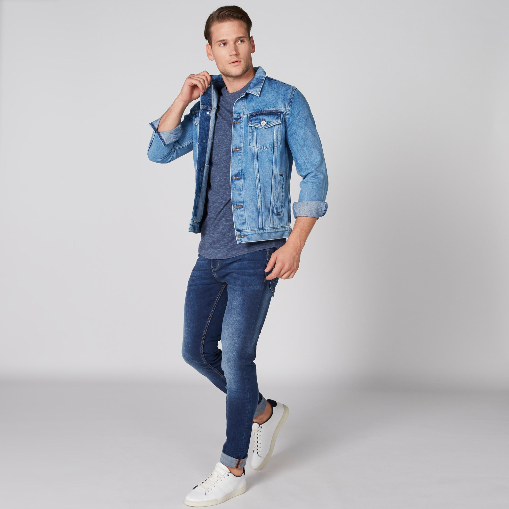 تيشيرت بياقة مستديرة وأكمام قصيرة وطبعات-men-clothing-tshirtsandpolos-tshirts-image-2