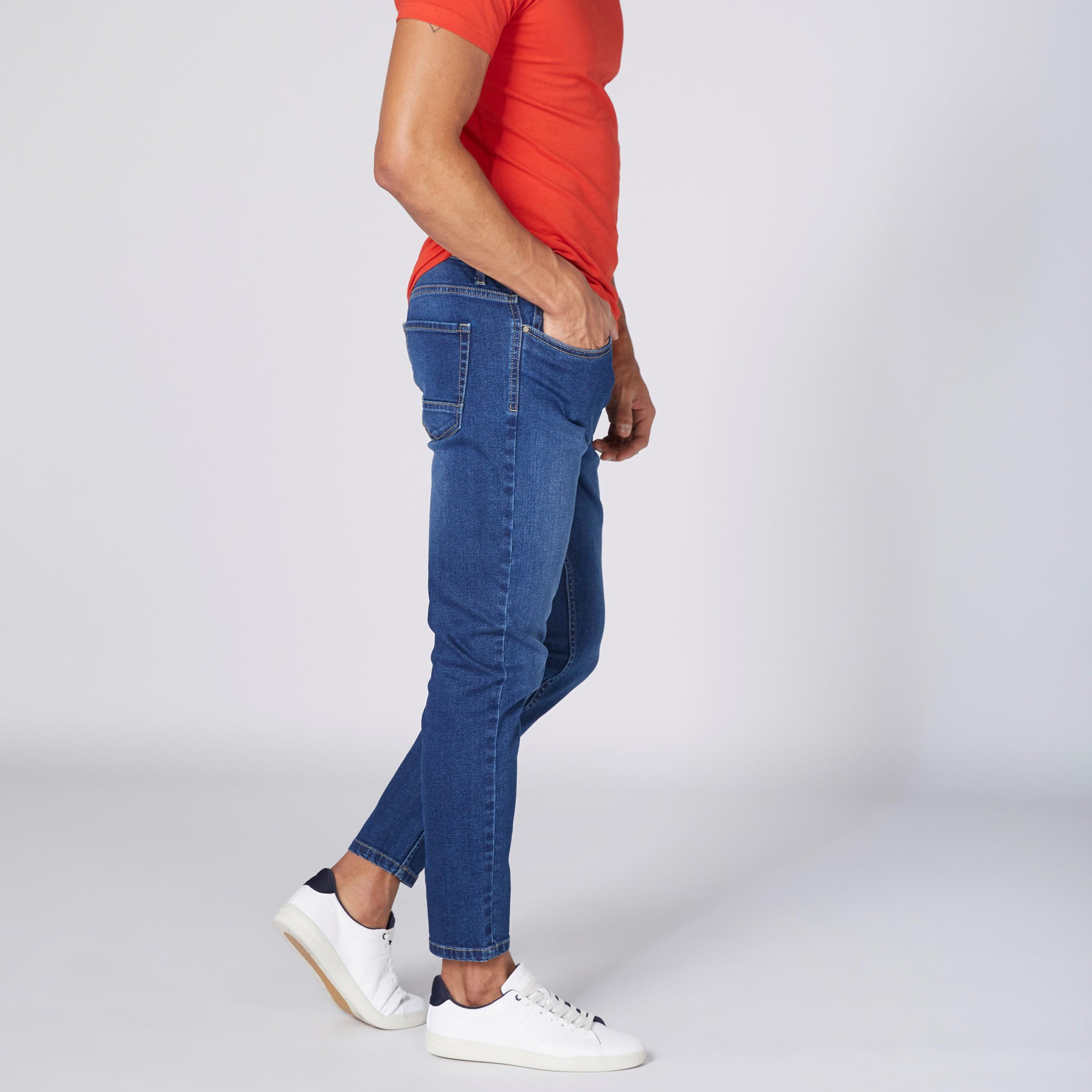 بنطال جينز طويل بتفاصيل جيب-men-clothing-bottoms-jeans-image-3