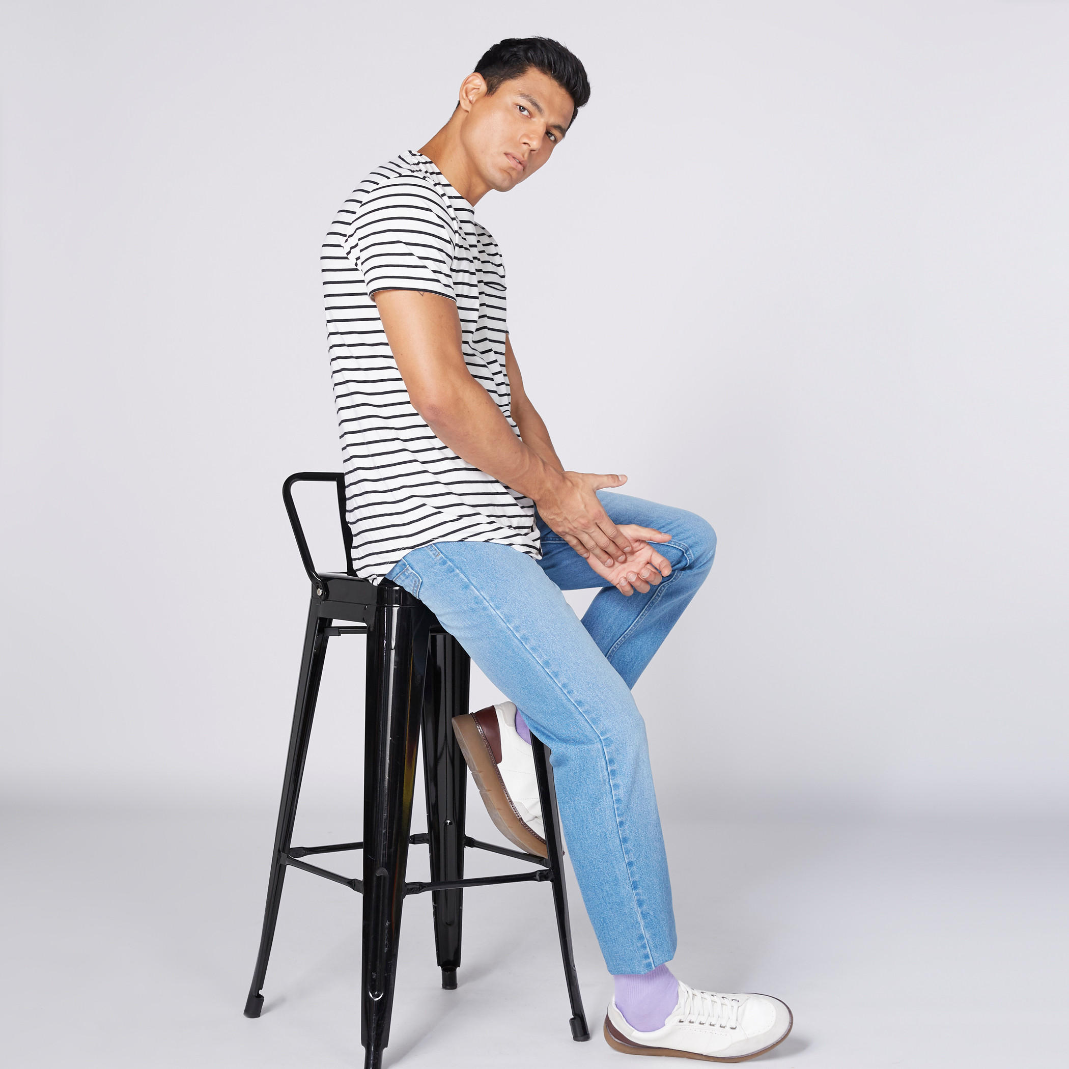 بنطال جينز بقصّة مستقيمة وخصر منخفض-men-clothing-bottoms-jeans-image-1
