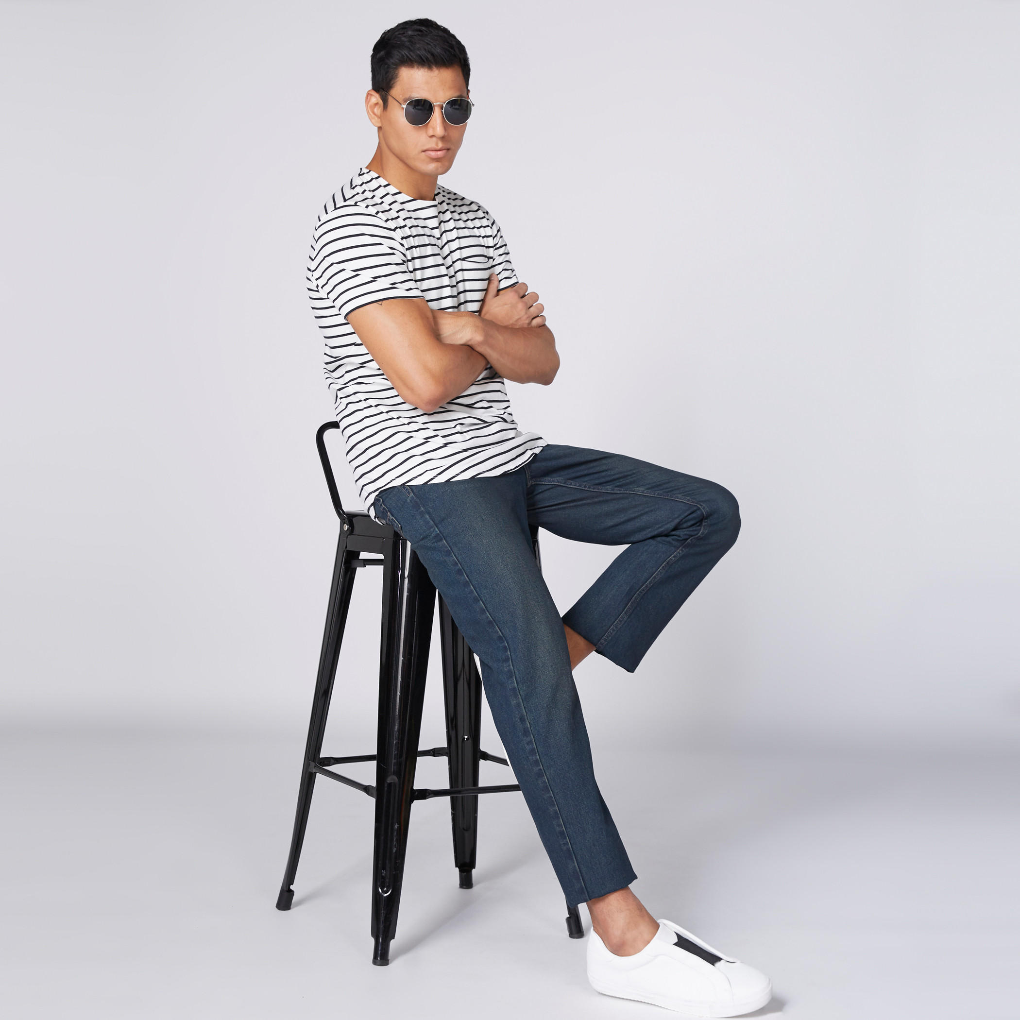 بنطال جينز بقصّة مستقيمة وخصر منخفض-men-clothing-bottoms-jeans-image-1