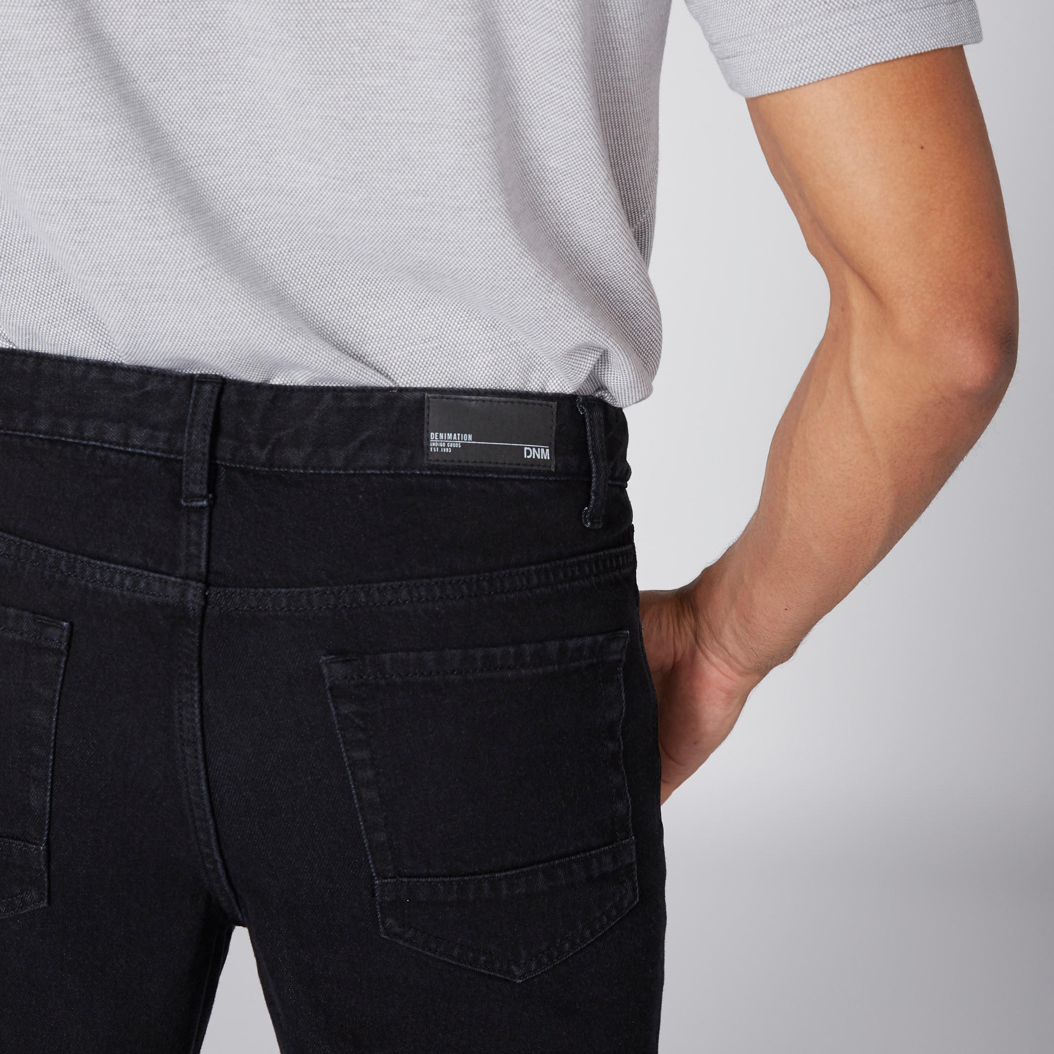 بنطال جينز بقصّة مستقيمة وخصر منخفض-men-clothing-bottoms-jeans-image-2