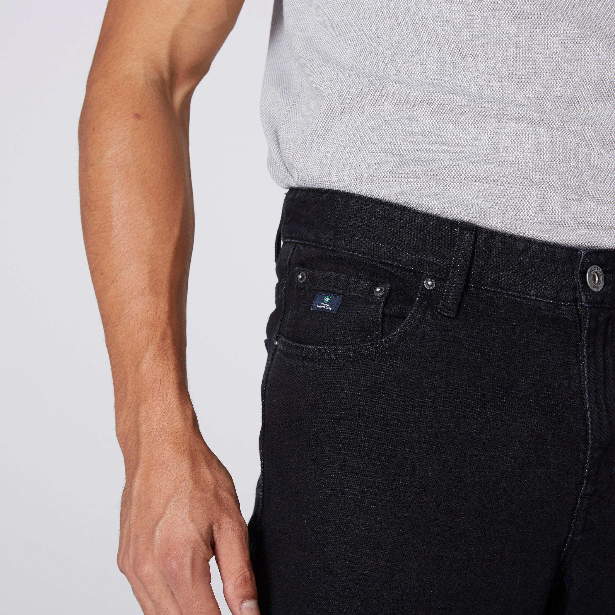 بنطال جينز بقصّة مستقيمة وخصر منخفض-men-clothing-bottoms-jeans-image-1