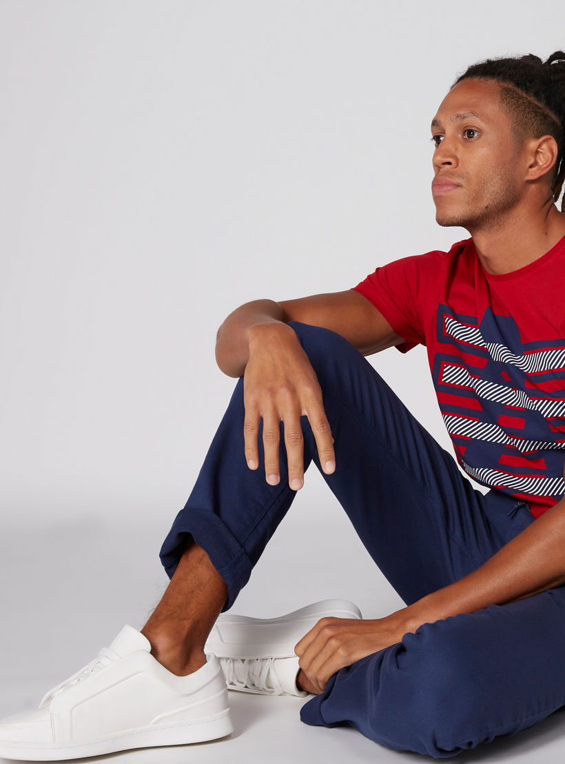 بنطال طويل من الدينم بخصر مطّاطي وجيوب-men-clothing-bottoms-jeans-image-3