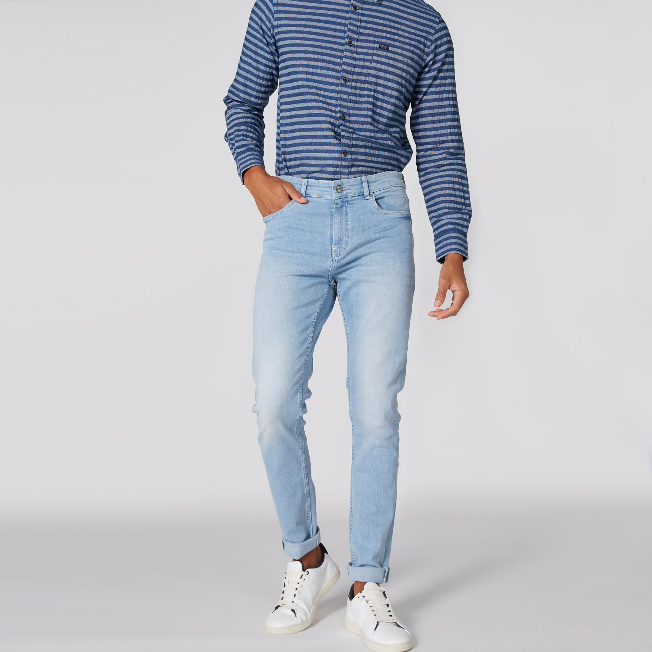 بنطال جينز طويل بقصّة ضيّقة وزر إغلاق وجيوب-men-clothing-bottoms-jeans-image-1