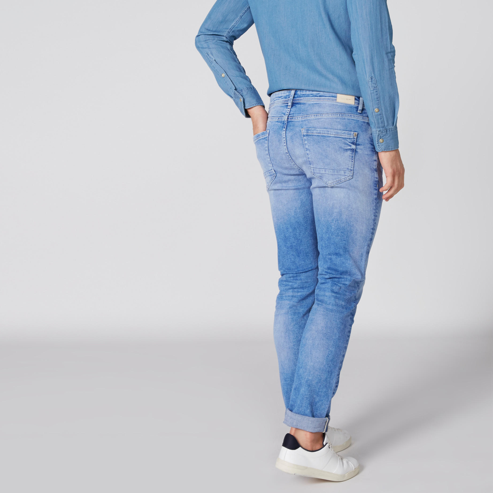 بنطال جينز طويل بزر إغلاق وجيوب-men-clothing-bottoms-jeans-image-2