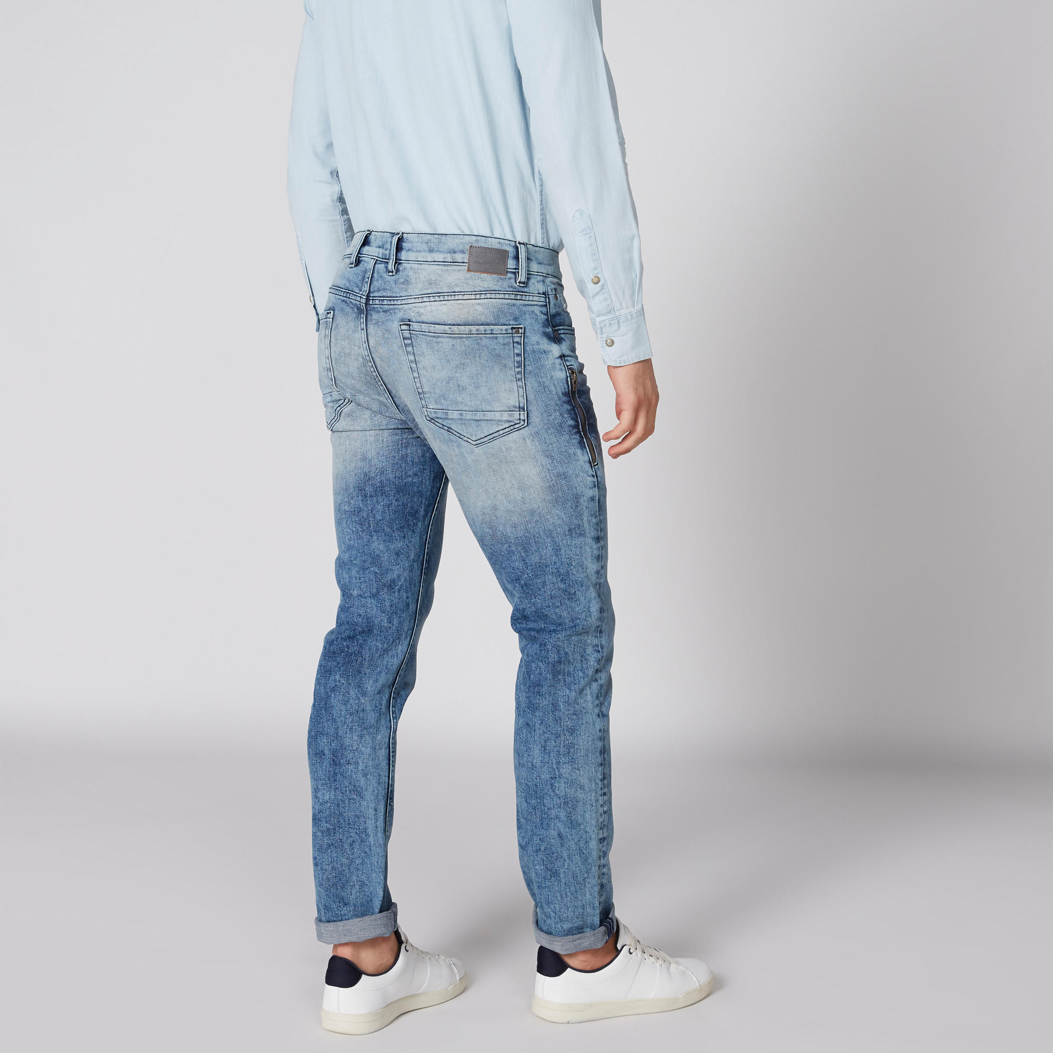 بنطال جينز طويل بتصميم ممزق وزر إغلاق وجيوب-men-clothing-bottoms-jeans-image-1