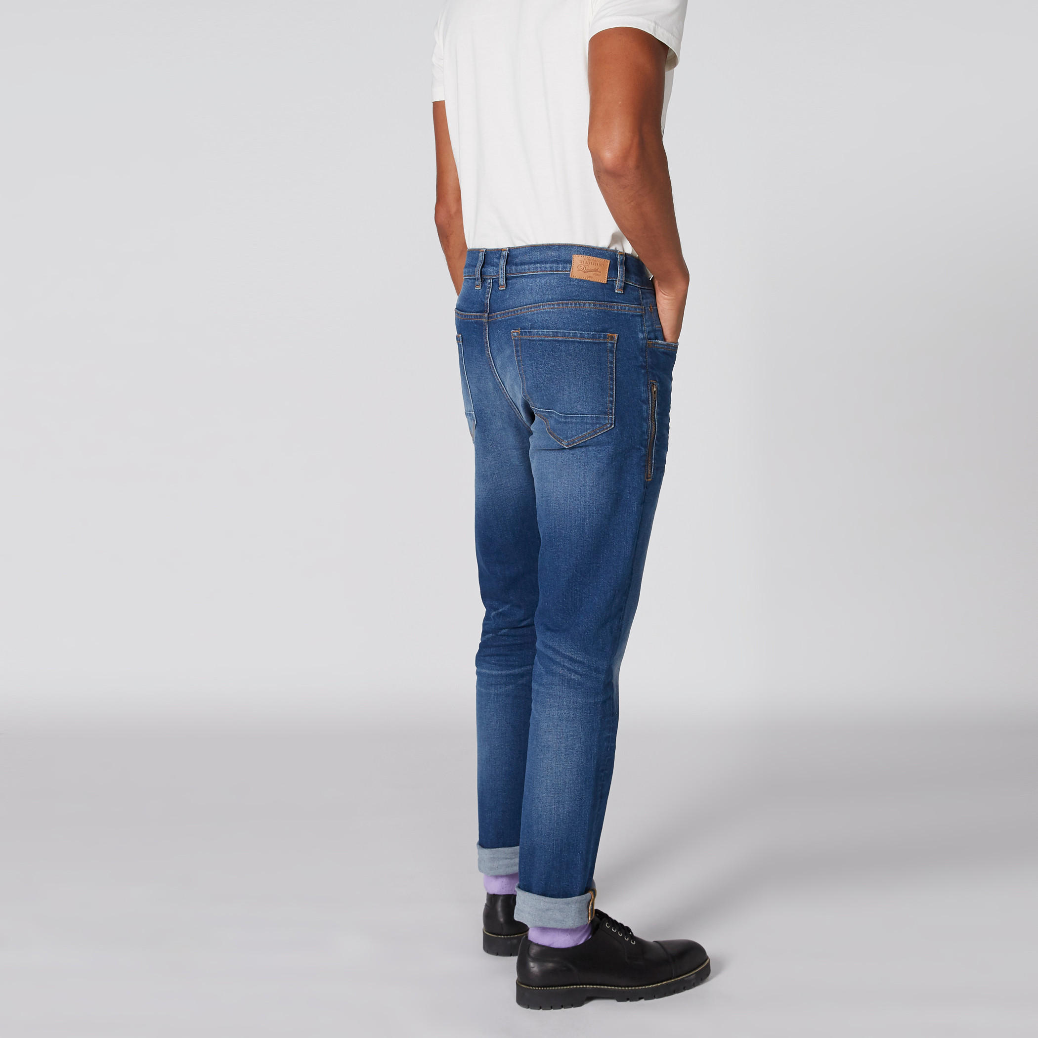 بنطال جينز طويل بزر إغلاق وجيوب-men-clothing-bottoms-jeans-image-1
