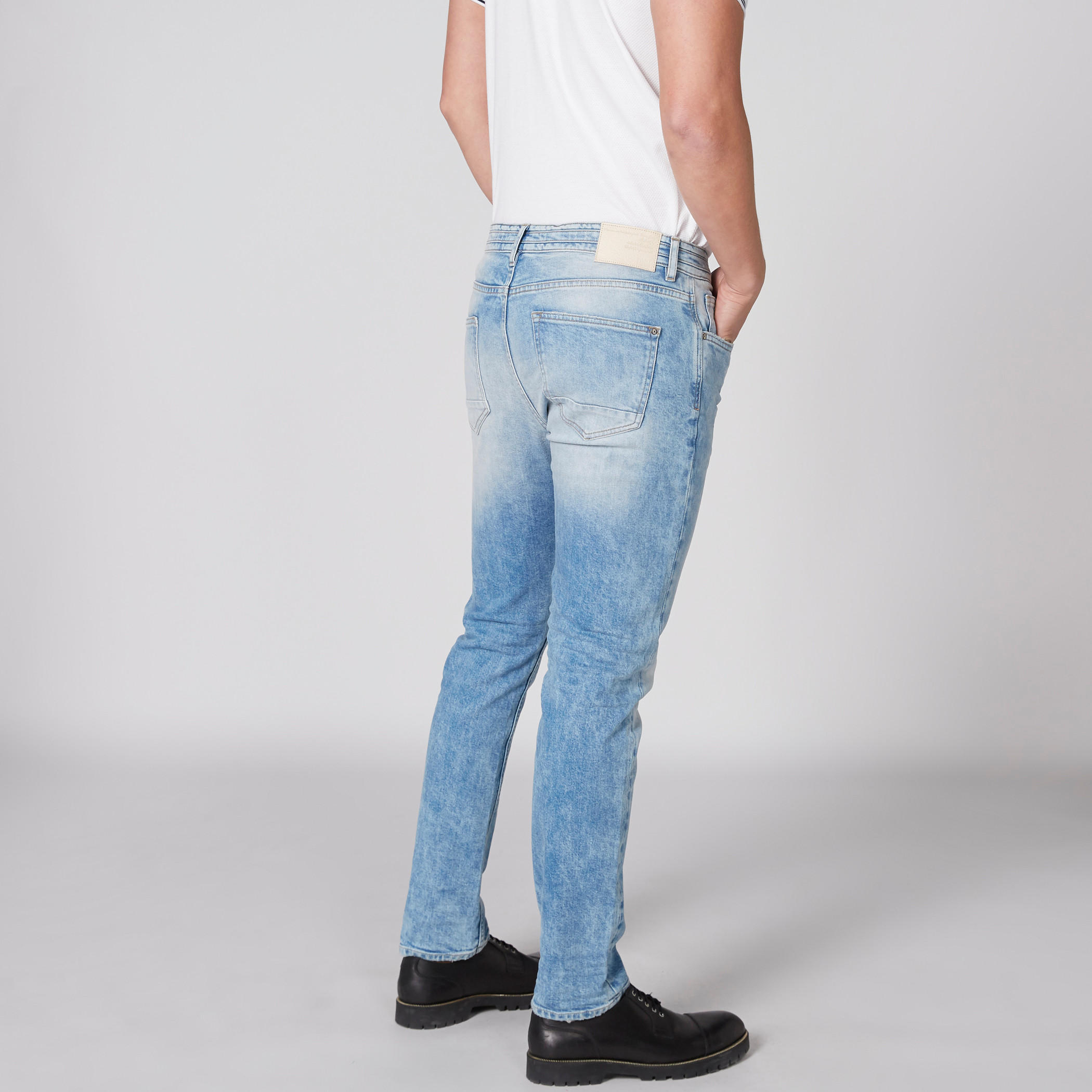 بنطال جينز طويل بزر إغلاق وجيوب وسلسلة-men-clothing-bottoms-jeans-image-2