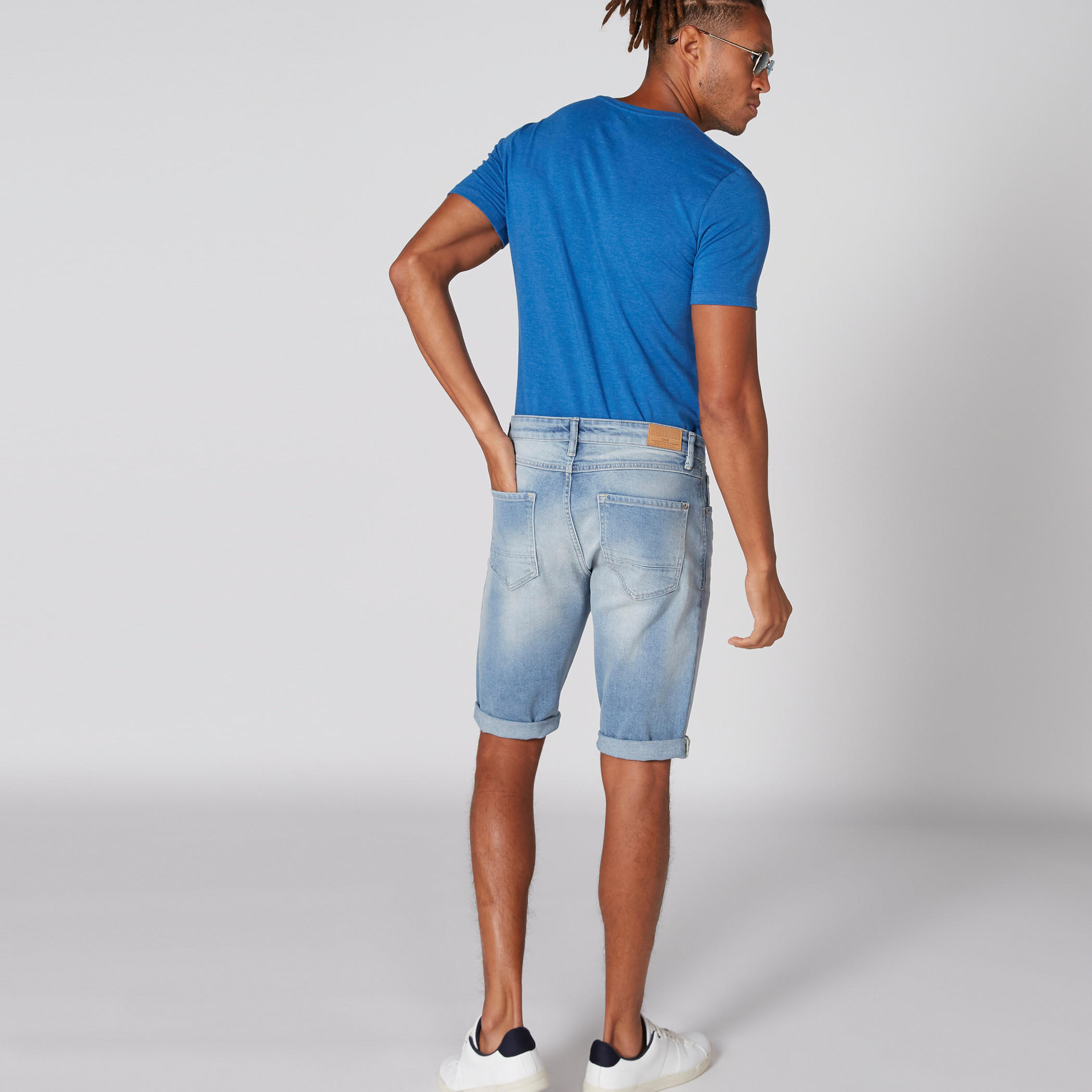 شورت من الدينم بجيوب-men-clothing-bottoms-shorts-image-2