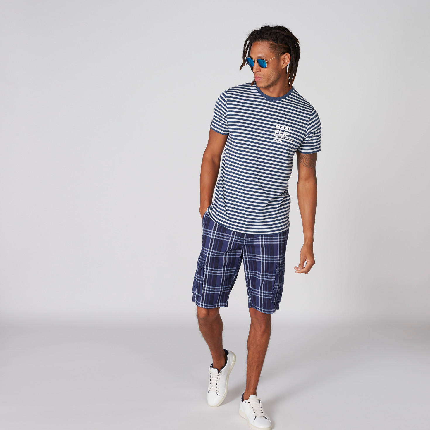 تيشيرت مقلّم بياقة ضيقة وأكمام قصيرة-men-clothing-tshirtsandpolos-tshirts-image-3