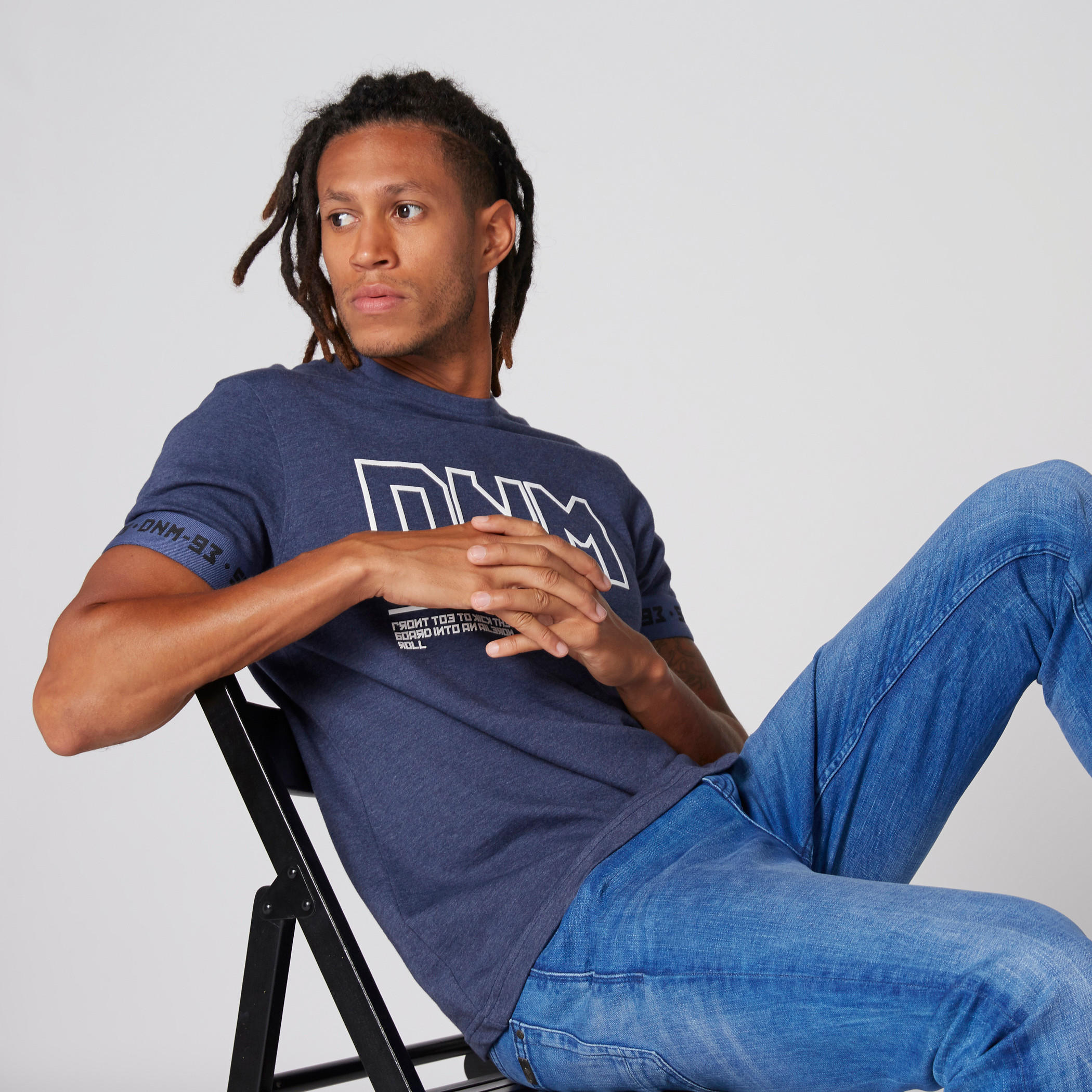 تيشيرت بياقة ضيّقة وأكمام قصيرة وطبعات-men-clothing-tshirtsandpolos-tshirts-image-3