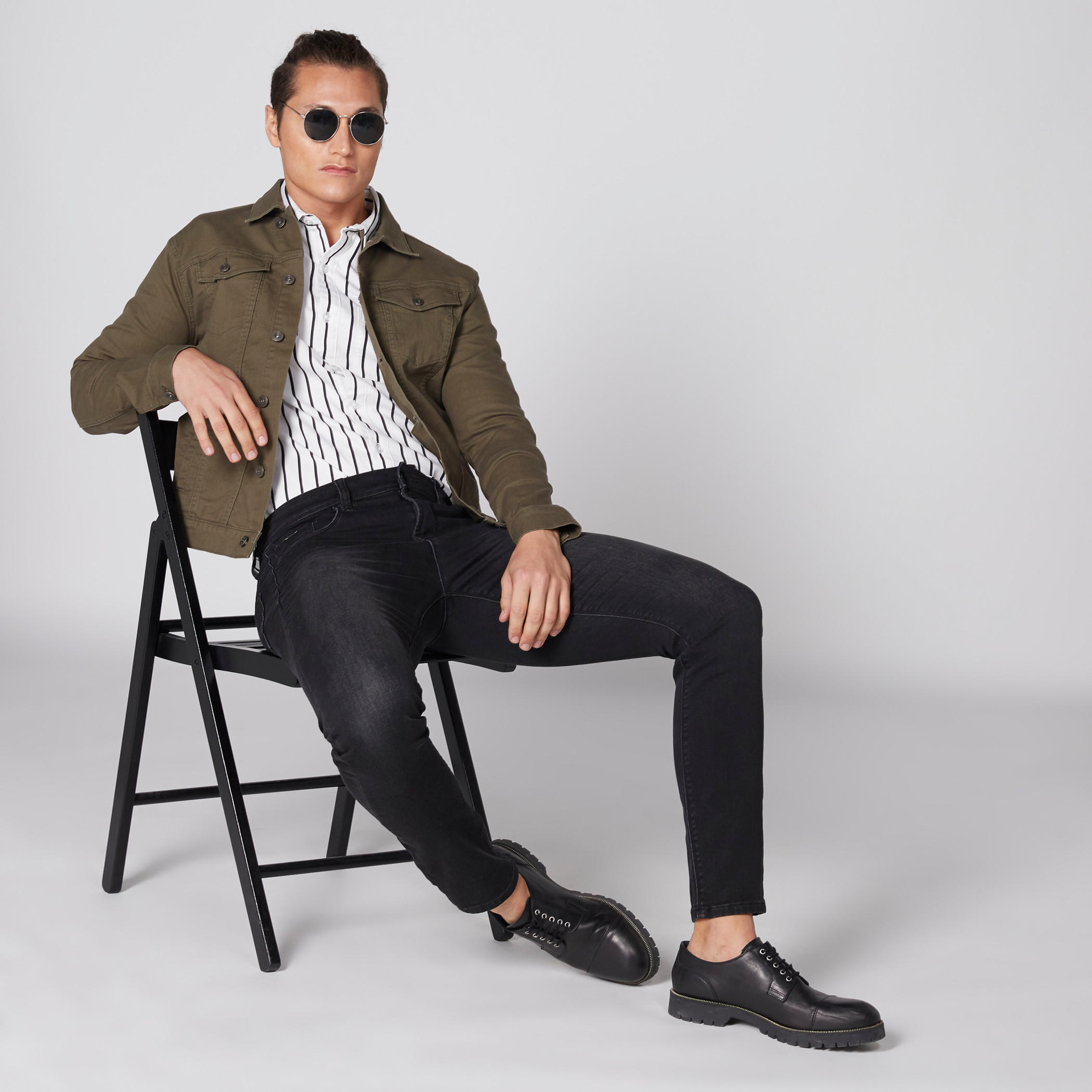 جاكيت من الدينم بأكمام طويلة وأزرار للإغلاق-men-clothing-jacketsandblazers-jackets-image-2