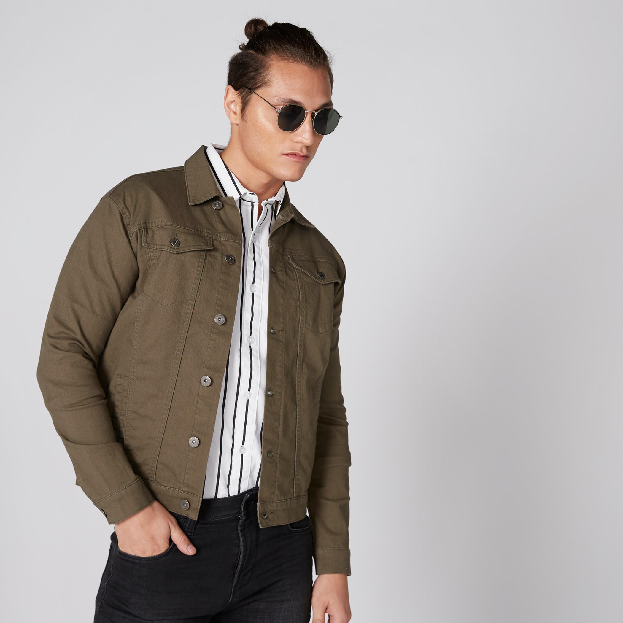 جاكيت من الدينم بأكمام طويلة وأزرار للإغلاق-men-clothing-jacketsandblazers-jackets-image-1