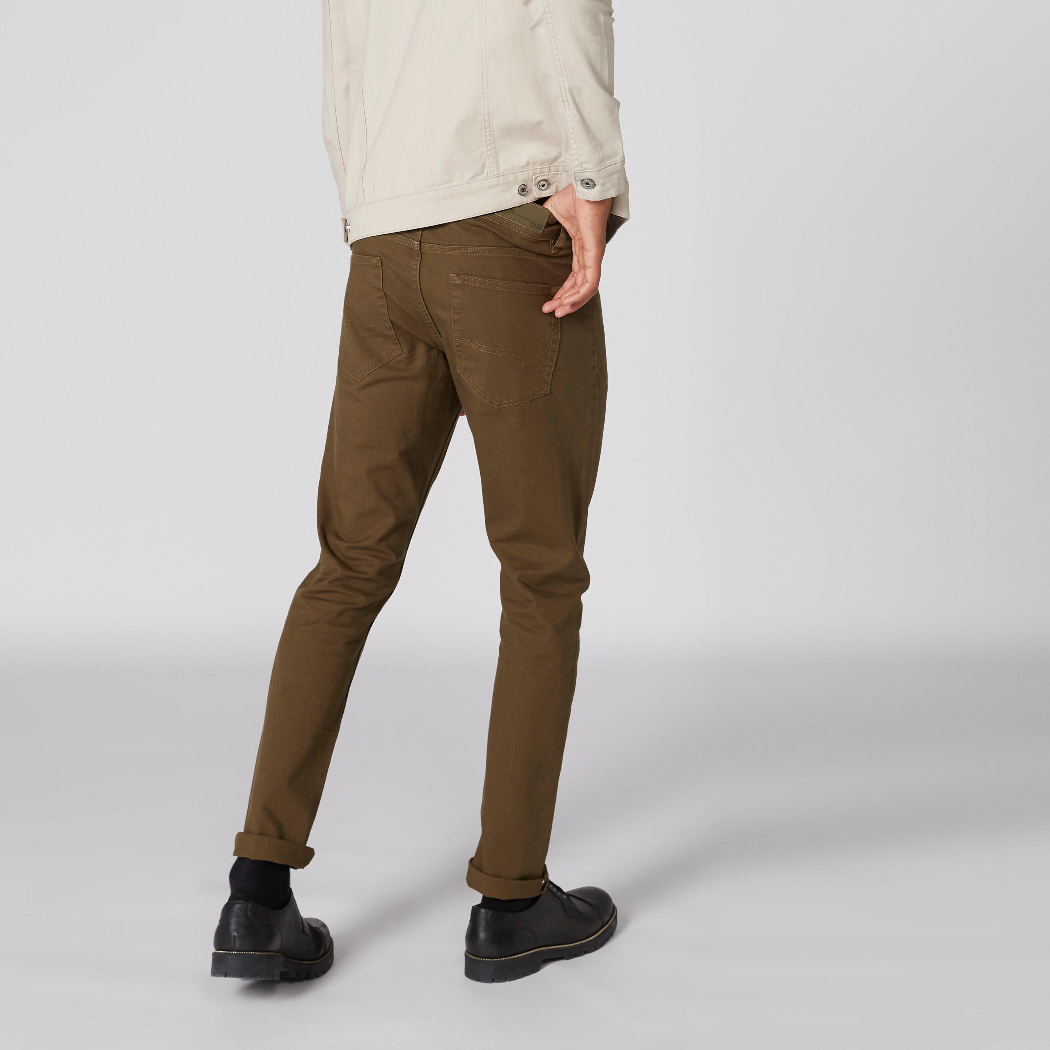 بنطال جينز طويل بزر وجيوب-men-clothing-bottoms-jeans-image-2
