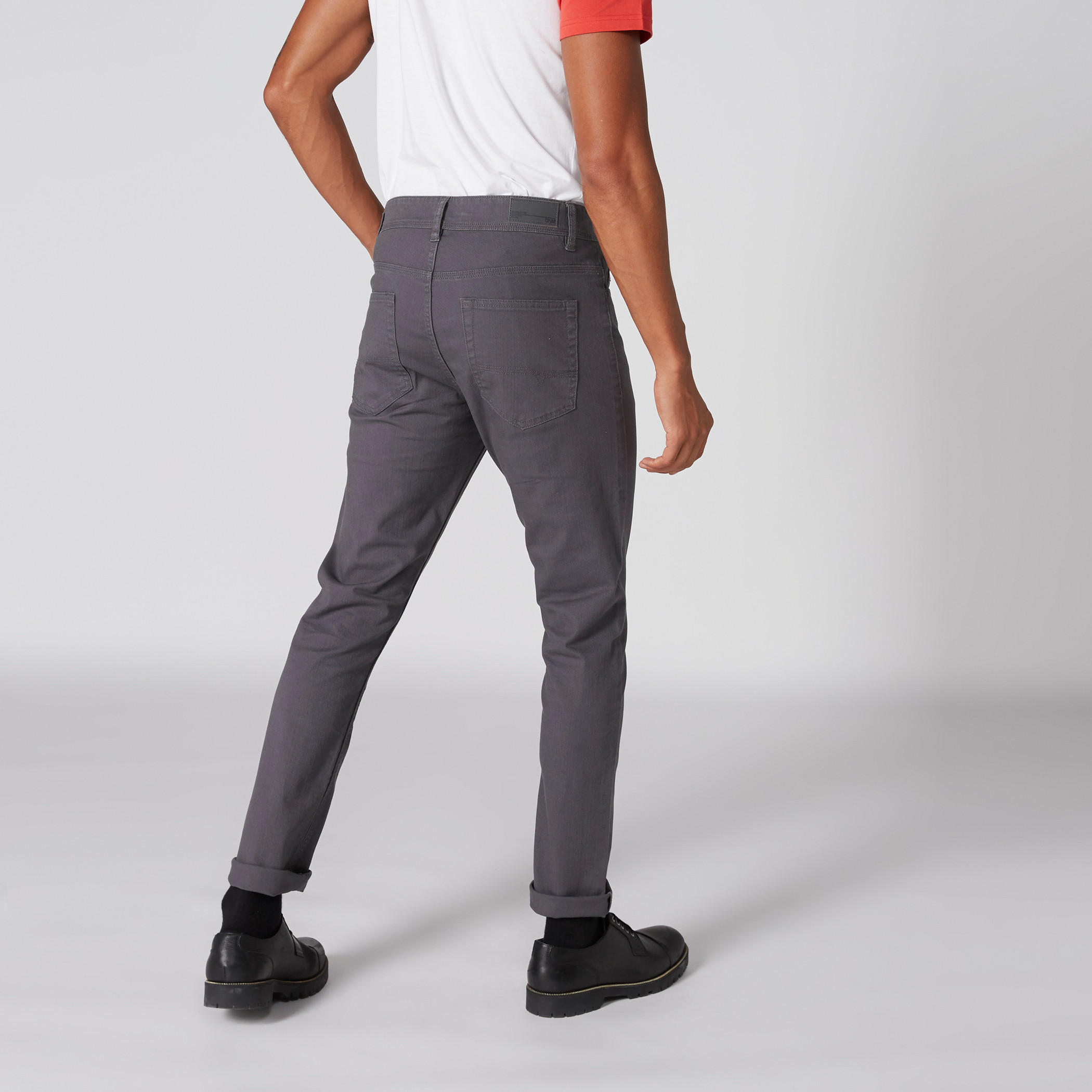 بنطال جينز طويل بزر إغلاق وجيوب-men-clothing-bottoms-jeans-image-2