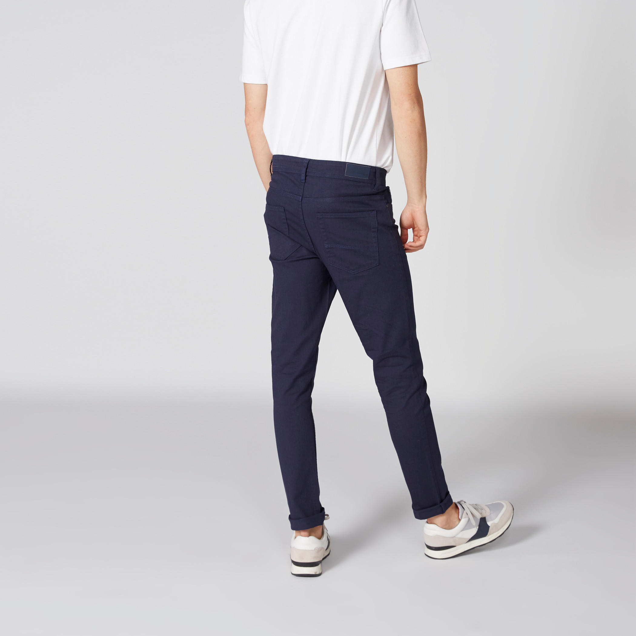 بنطال جينز طويل بقصة سكيني وجيوب-men-clothing-bottoms-jeans-image-2