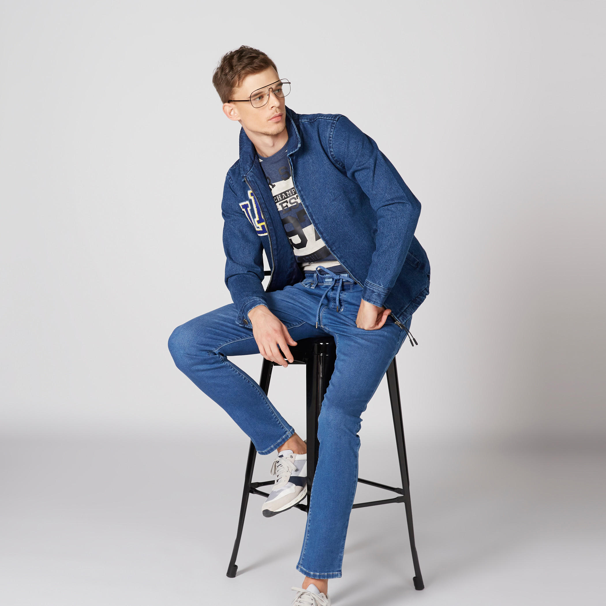 بنطال دينم بخصر مطاطي ورباط وجيوب-men-clothing-bottoms-jeans-image-1