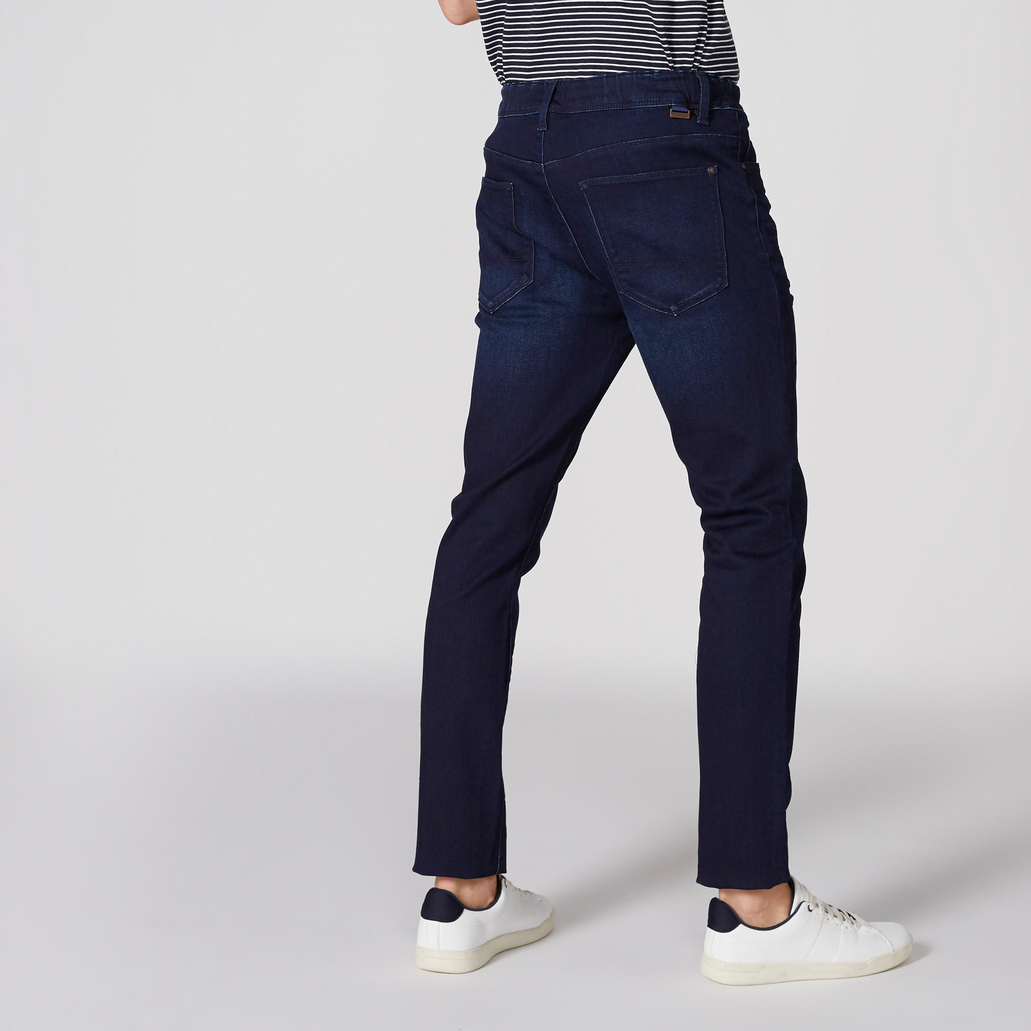 بنطال دينم بخصر مطاطي ورباط وجيوب-men-clothing-bottoms-jeans-image-1