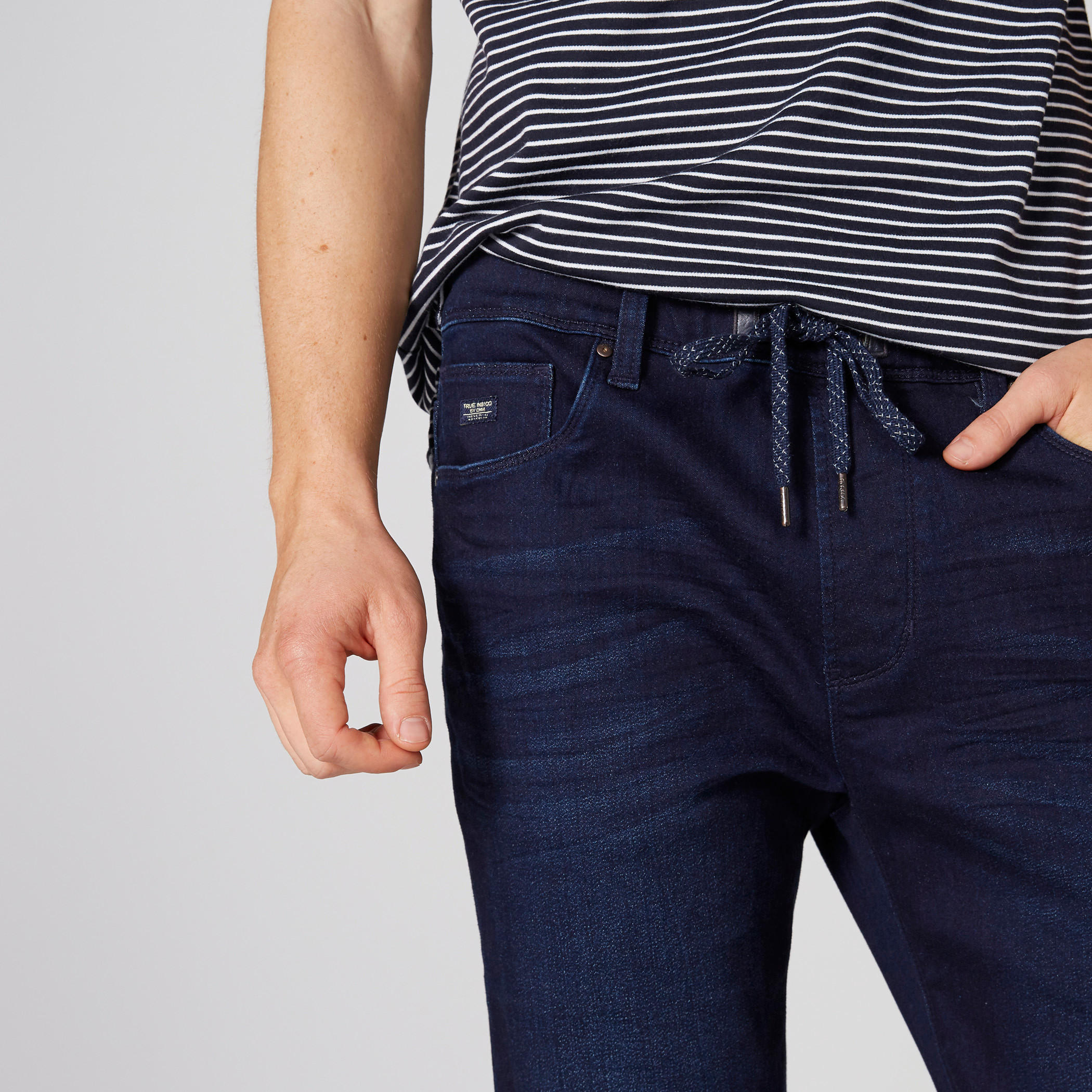 بنطال دينم بخصر مطاطي ورباط وجيوب-men-clothing-bottoms-jeans-image-4