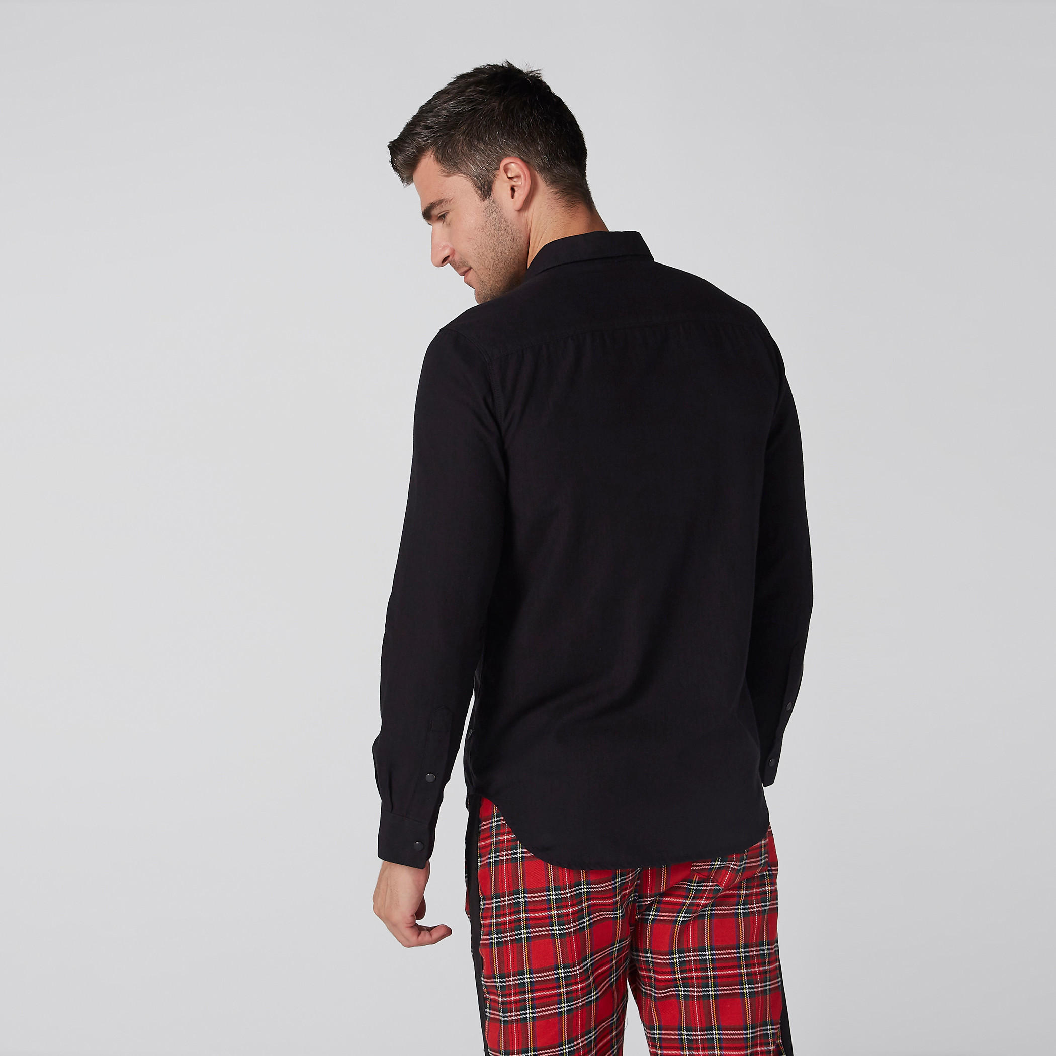 Collared Long Sleeves Shirt with Pocket Detail and Complete Placket-men-clothing-shirts-image-4