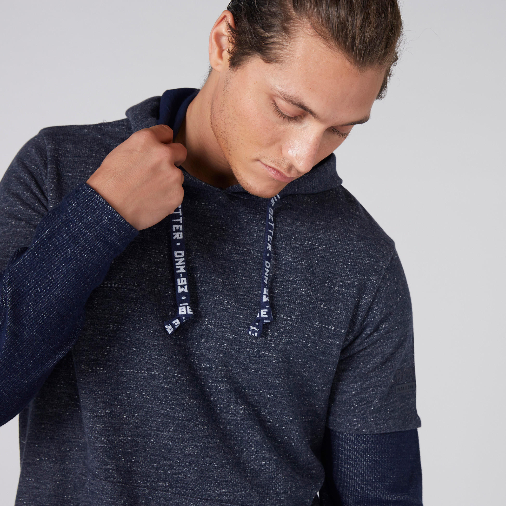 تيشيرت بأكمام طويلة وقبعة-men-winterwear-hoodiesandsweatshirts-image-2