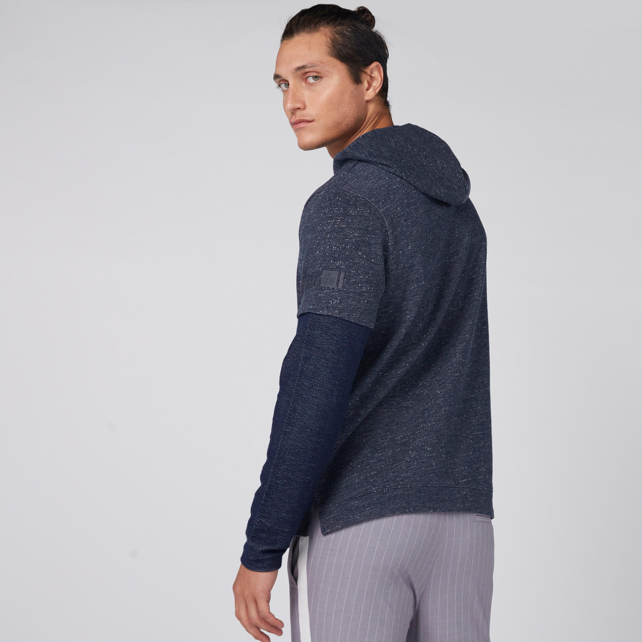 تيشيرت بأكمام طويلة وقبعة-men-winterwear-hoodiesandsweatshirts-image-3