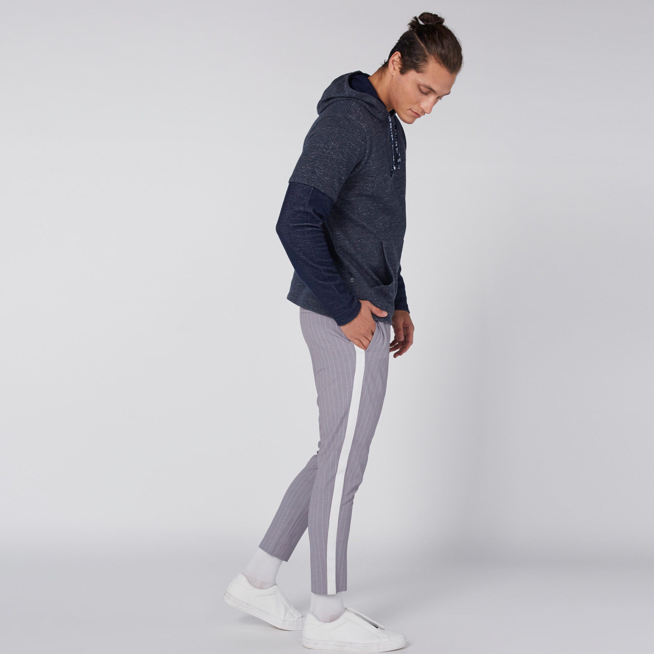 تيشيرت بأكمام طويلة وقبعة-men-winterwear-hoodiesandsweatshirts-image-4