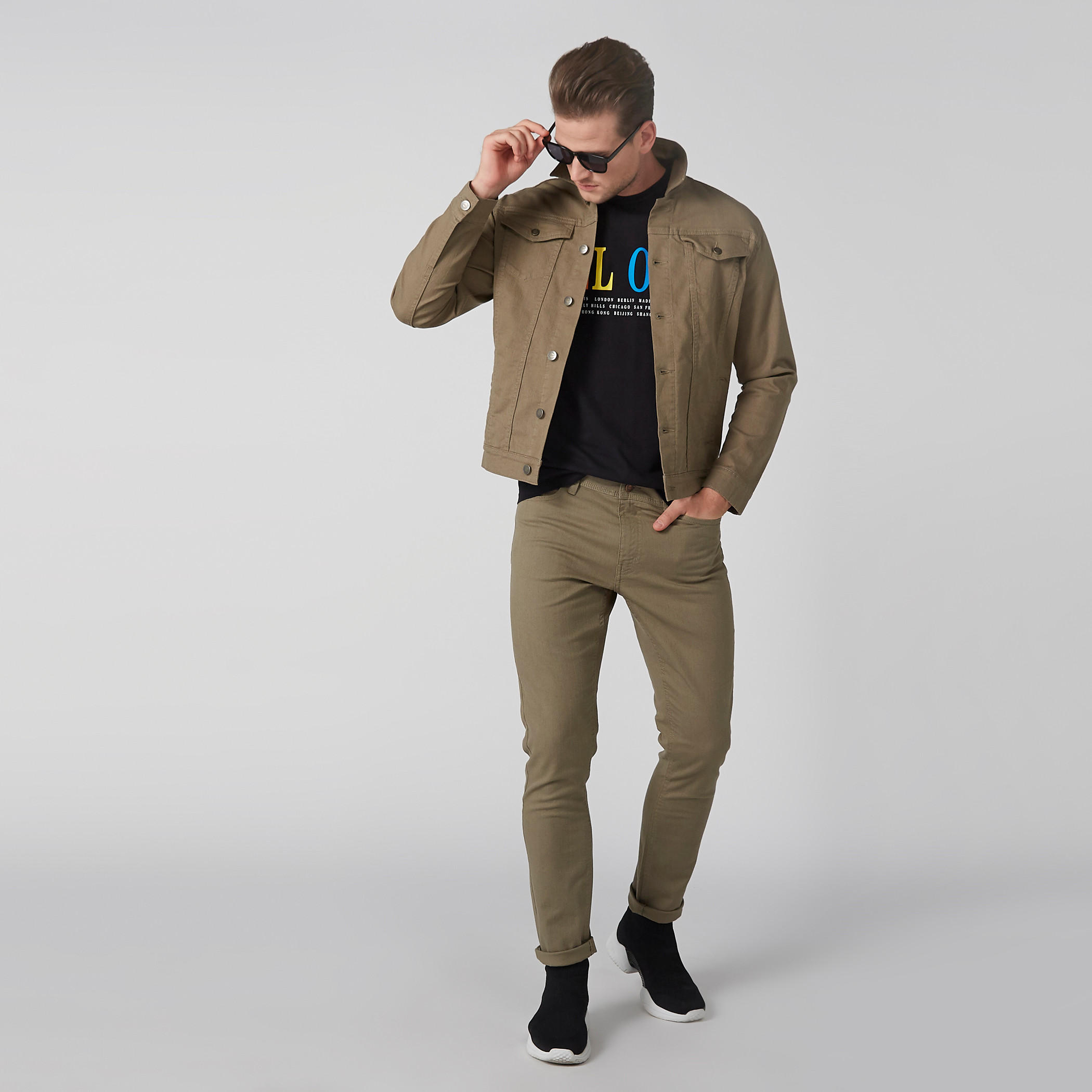 بنطال جينز سكيني بخصر منخفض وزر إغلاق وجيوب-men-clothing-bottoms-jeans-image-1
