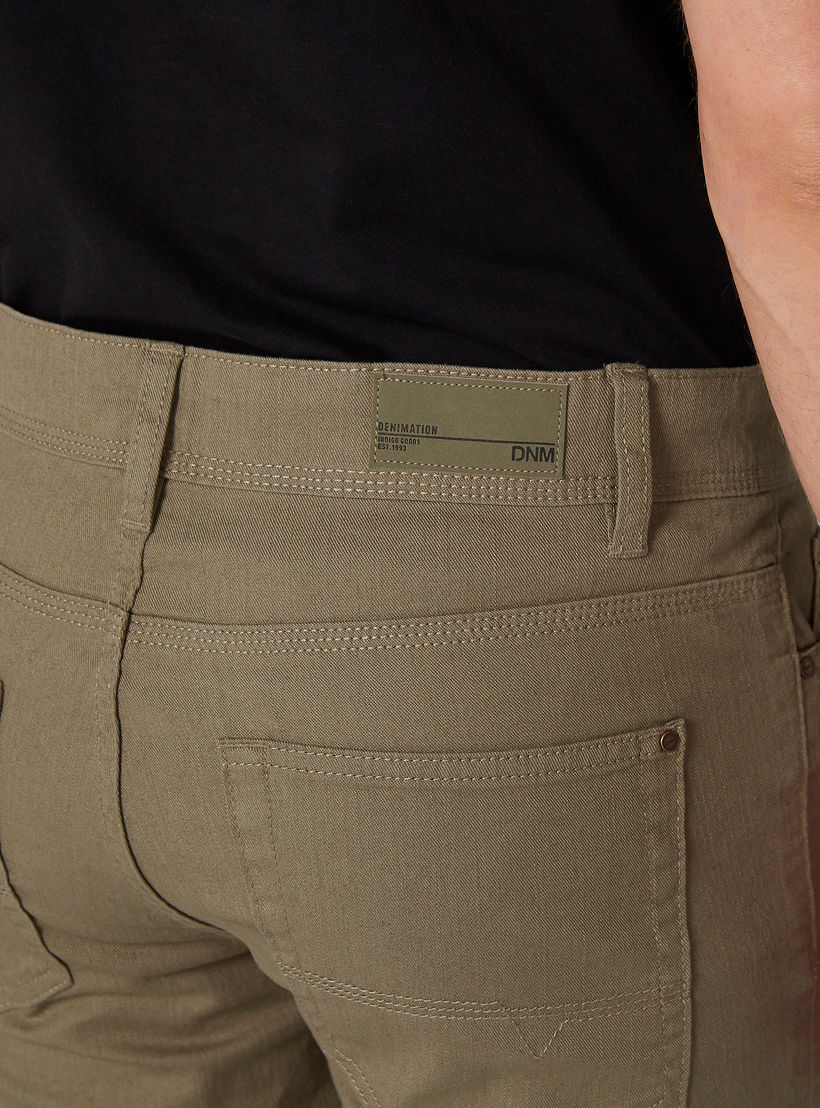 بنطال جينز سكيني بخصر منخفض وزر إغلاق وجيوب-men-clothing-bottoms-jeans-image-3