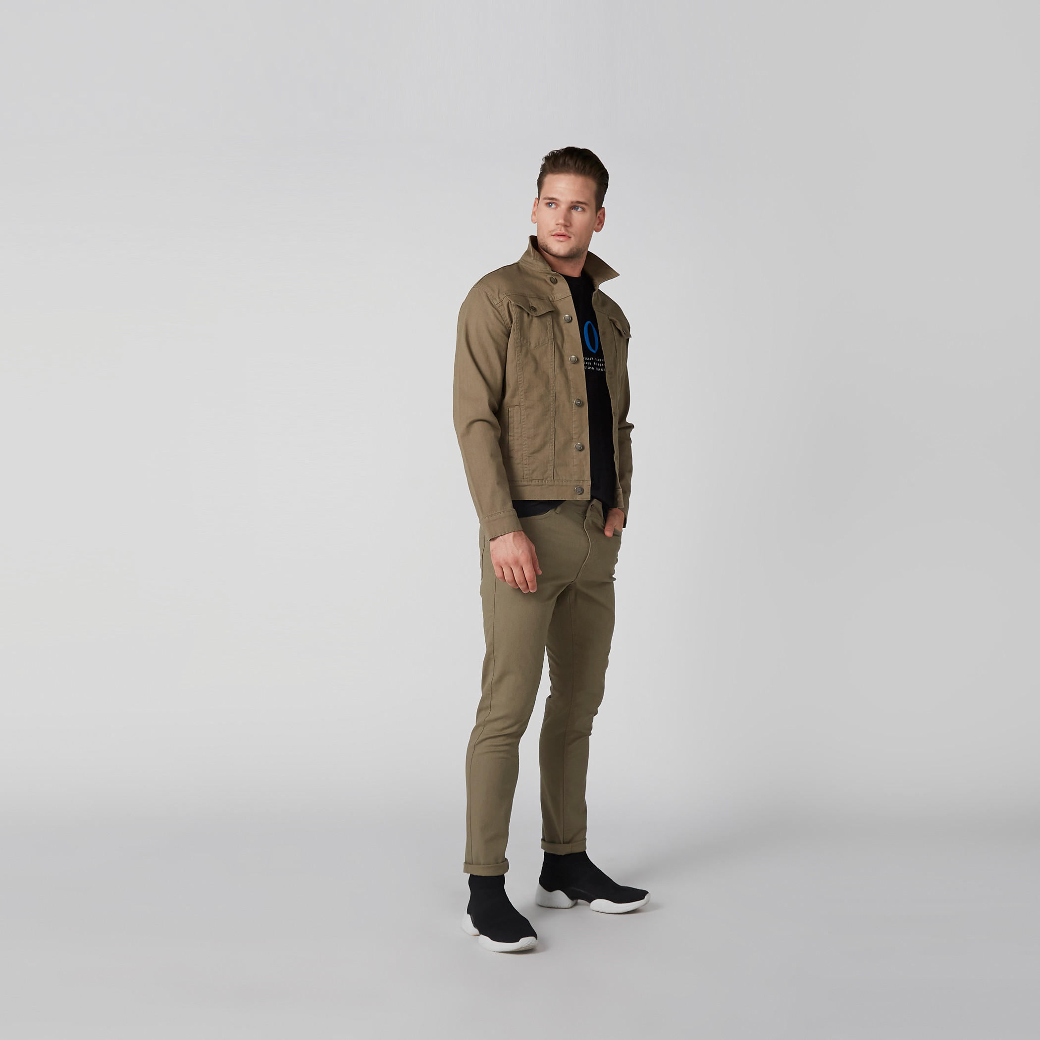 بنطال جينز سكيني بخصر منخفض وزر إغلاق وجيوب-men-clothing-bottoms-jeans-image-4