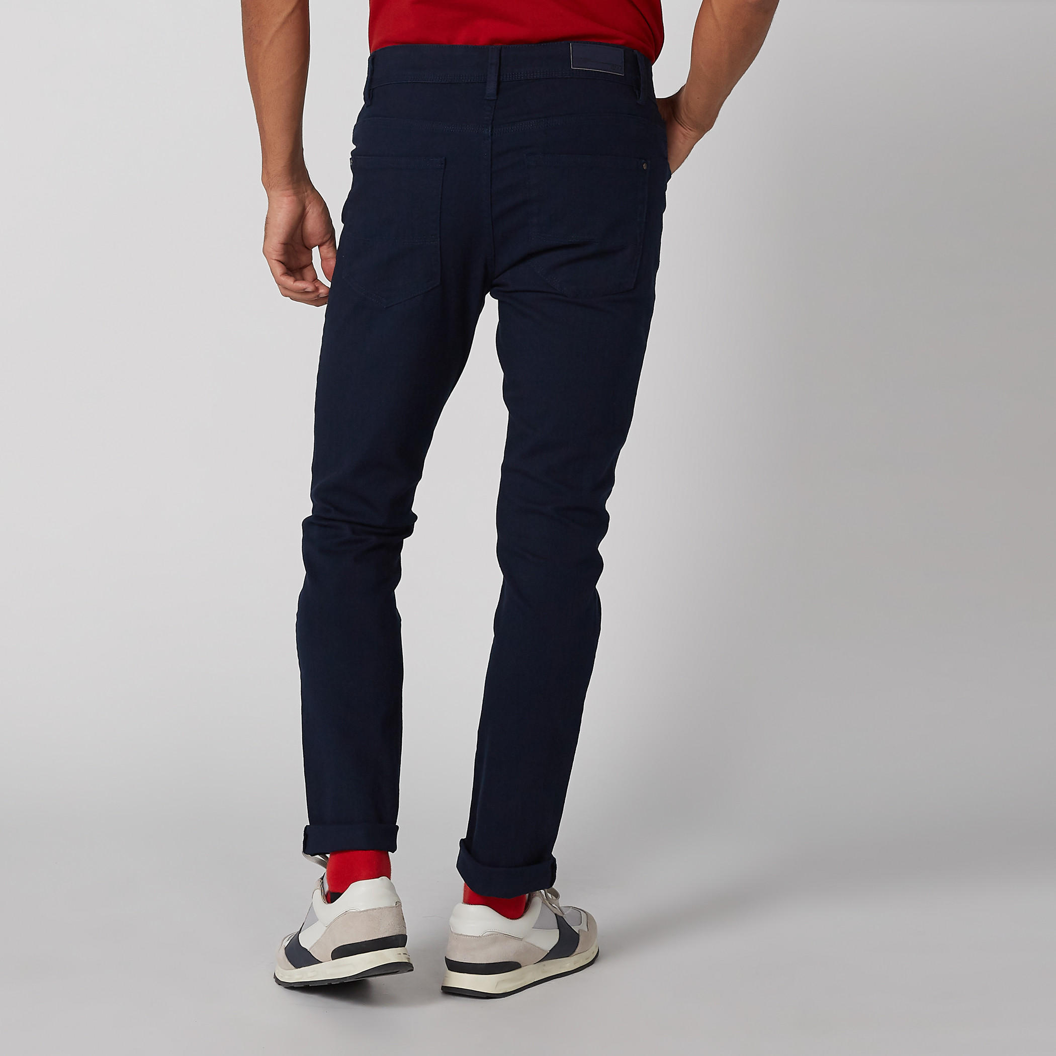 بنطال جينز بقصّة عادية وجيوب-men-clothing-bottoms-jeans-image-5