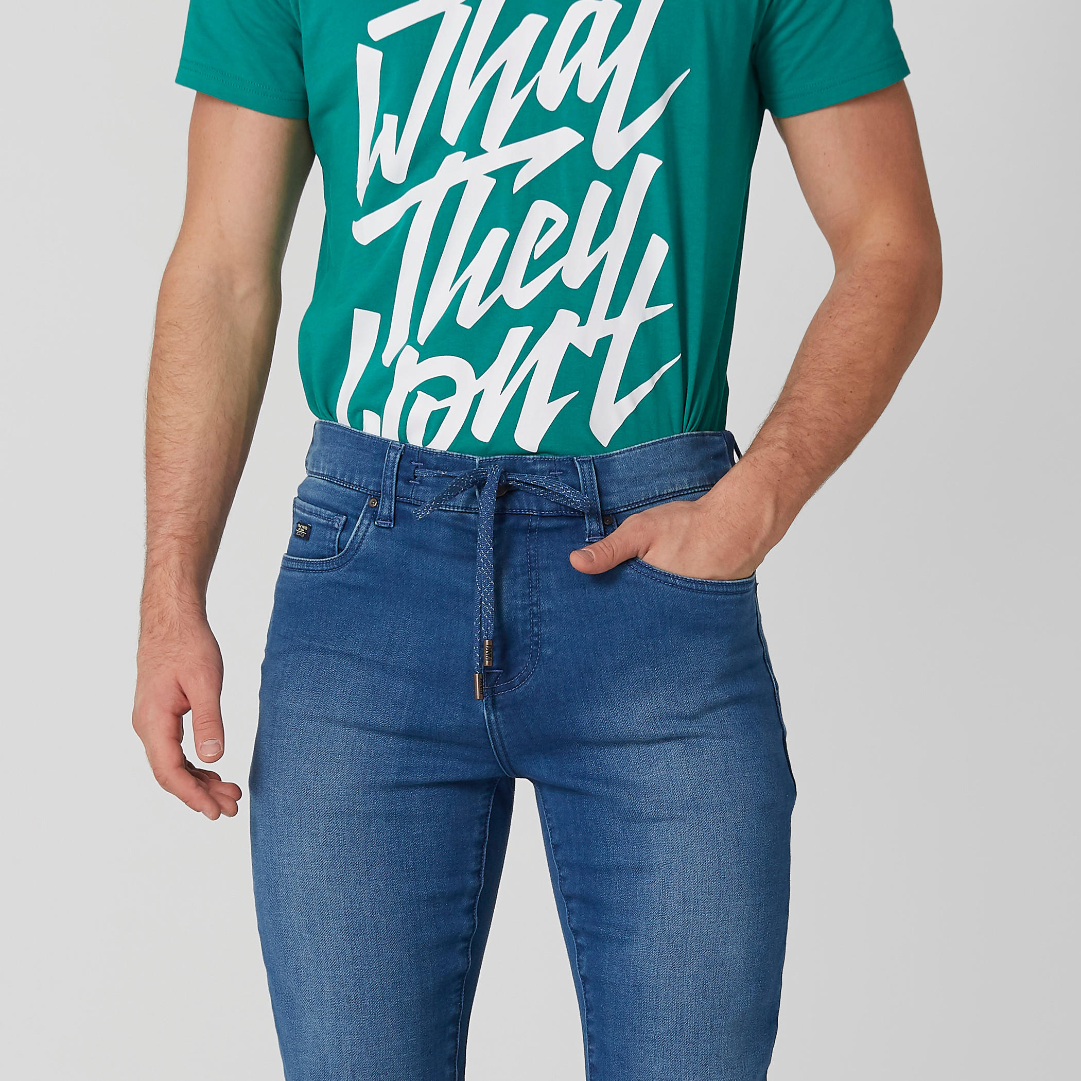 بنطال جينز طويل بجيوب ورباط-men-clothing-bottoms-jeans-image-3