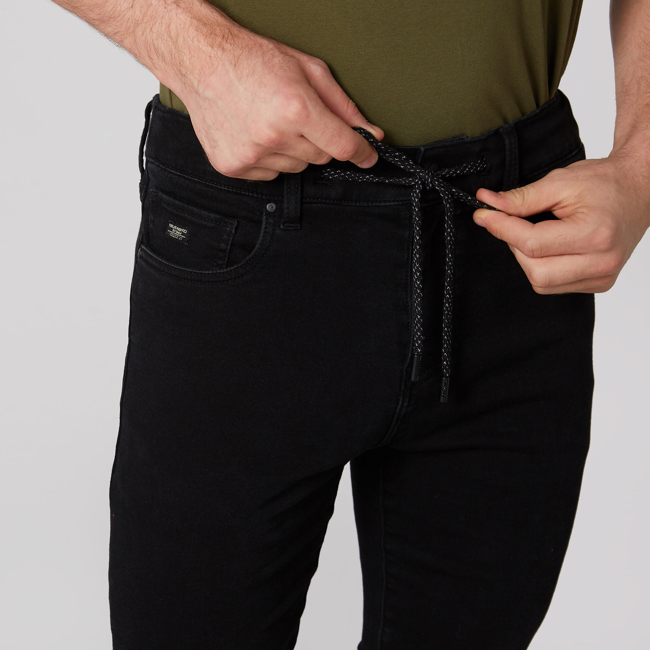 بنطال جينز سكيني بخصر منخفض وجيوب ورباط-men-clothing-bottoms-jeans-image-4