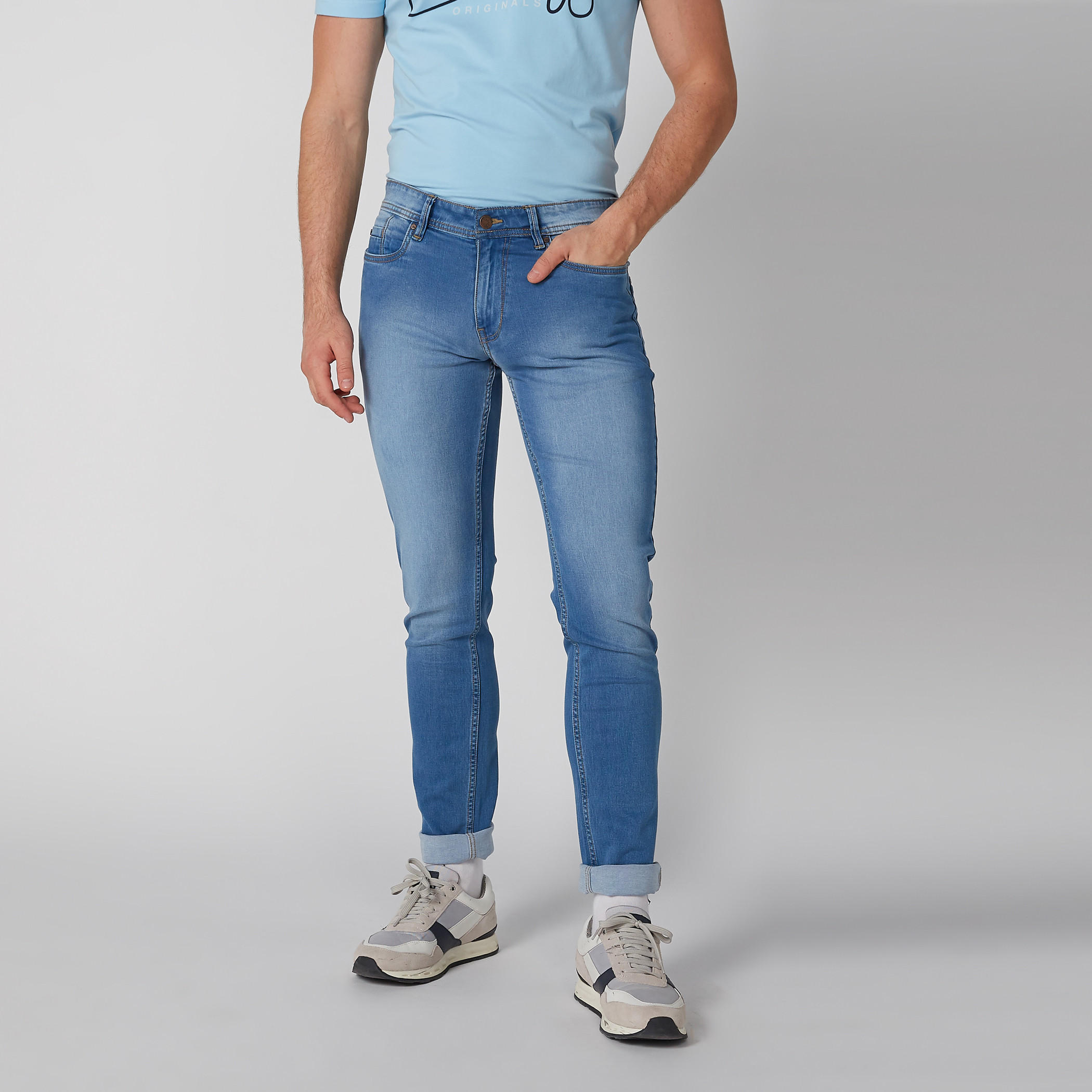Low-Rise Jeans in Skinny Fit with Pocket Detail-men-clothing-bottoms-jeans-image-3