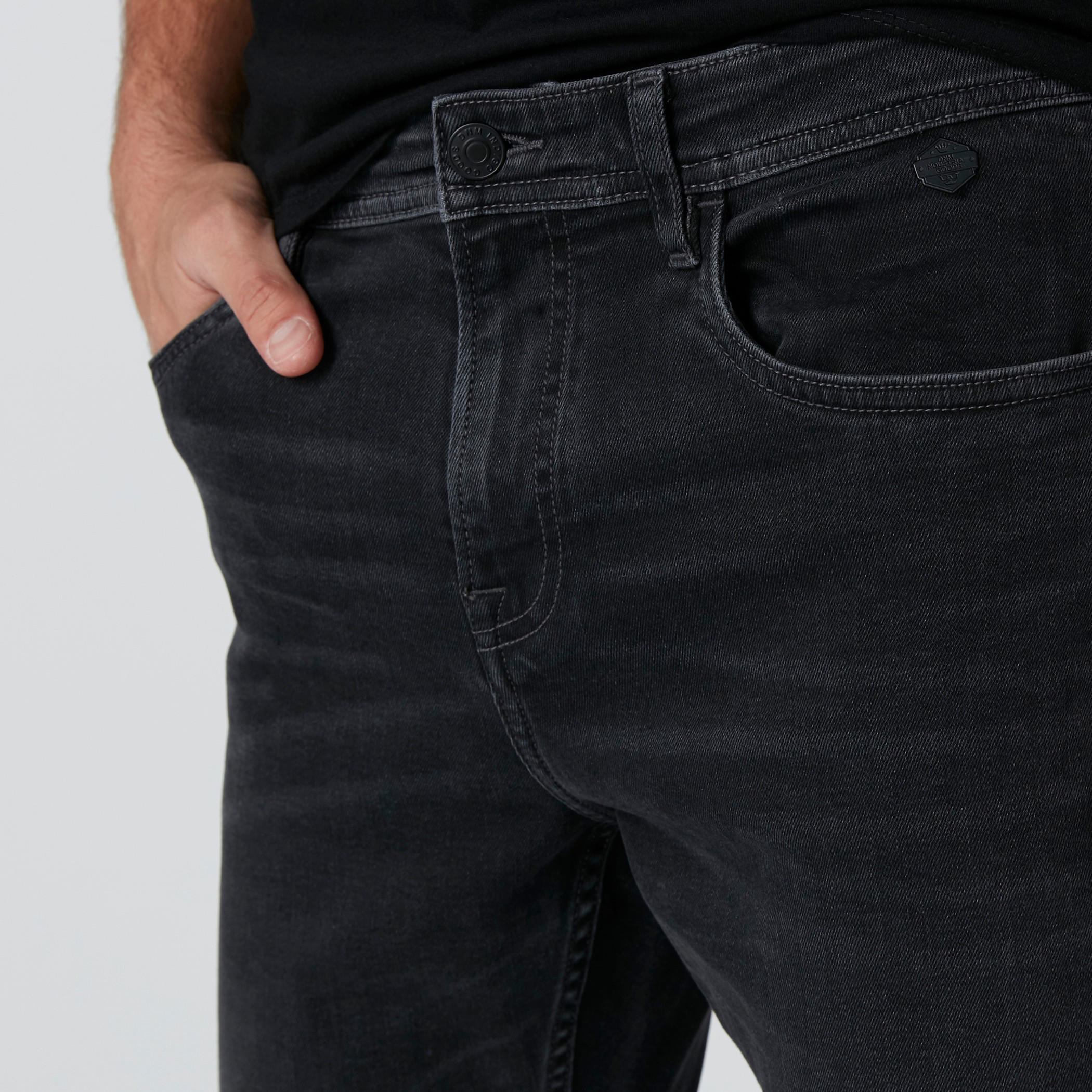 بنطال جينز طويل بجيوب-men-clothing-bottoms-jeans-image-4