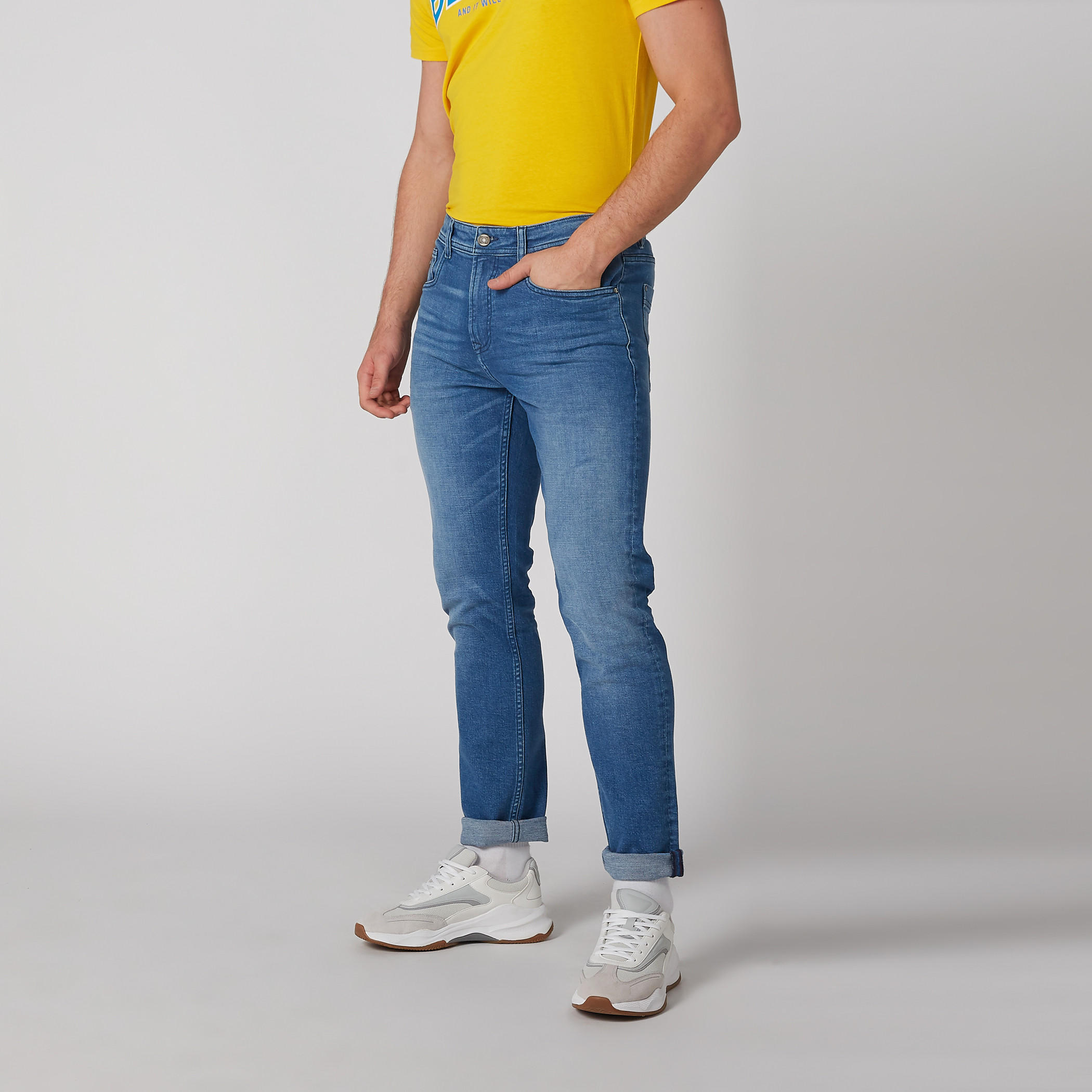 بنطال جينز سليم بخصر منخفض وجيوب-men-clothing-bottoms-jeans-image-1