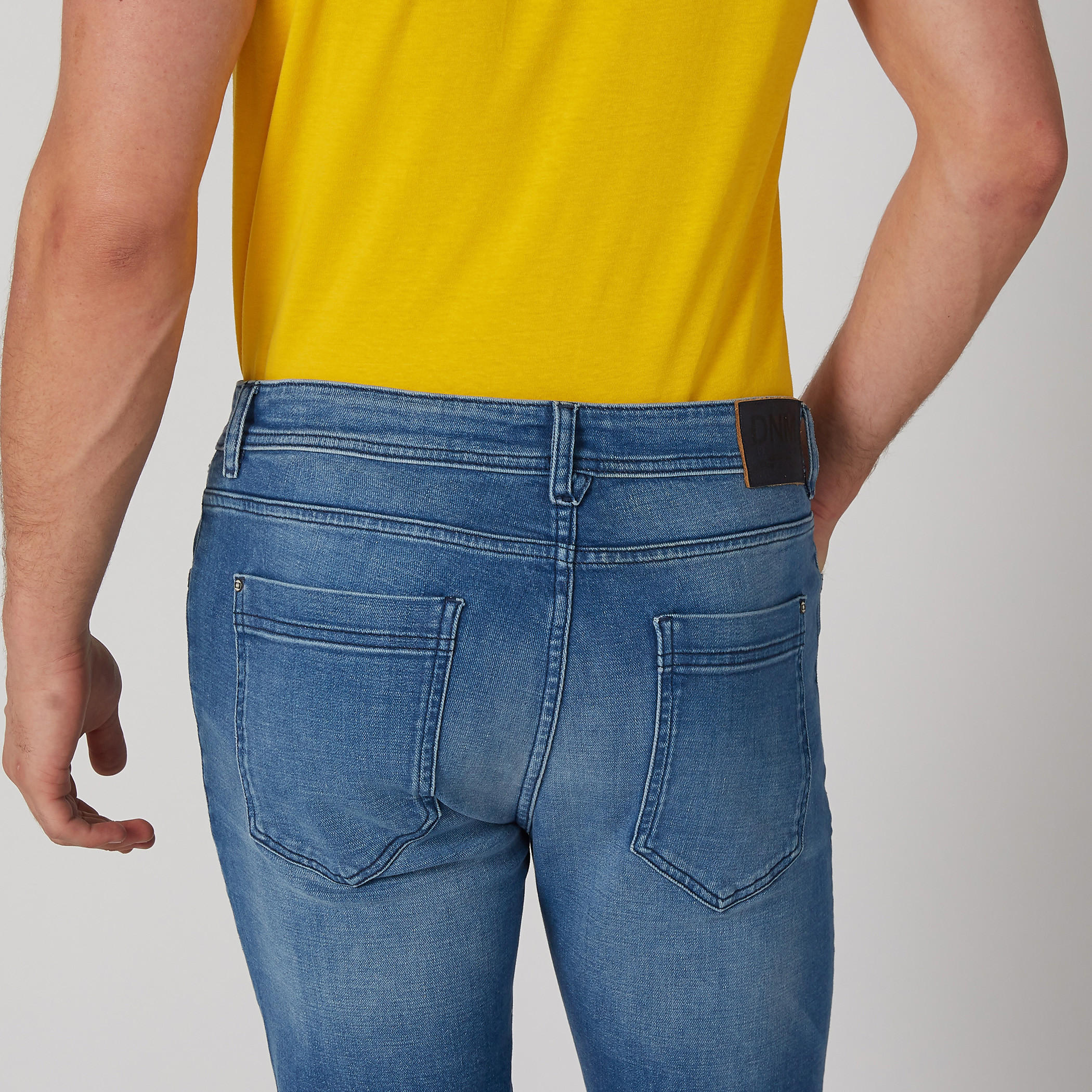 بنطال جينز سليم بخصر منخفض وجيوب-men-clothing-bottoms-jeans-image-3