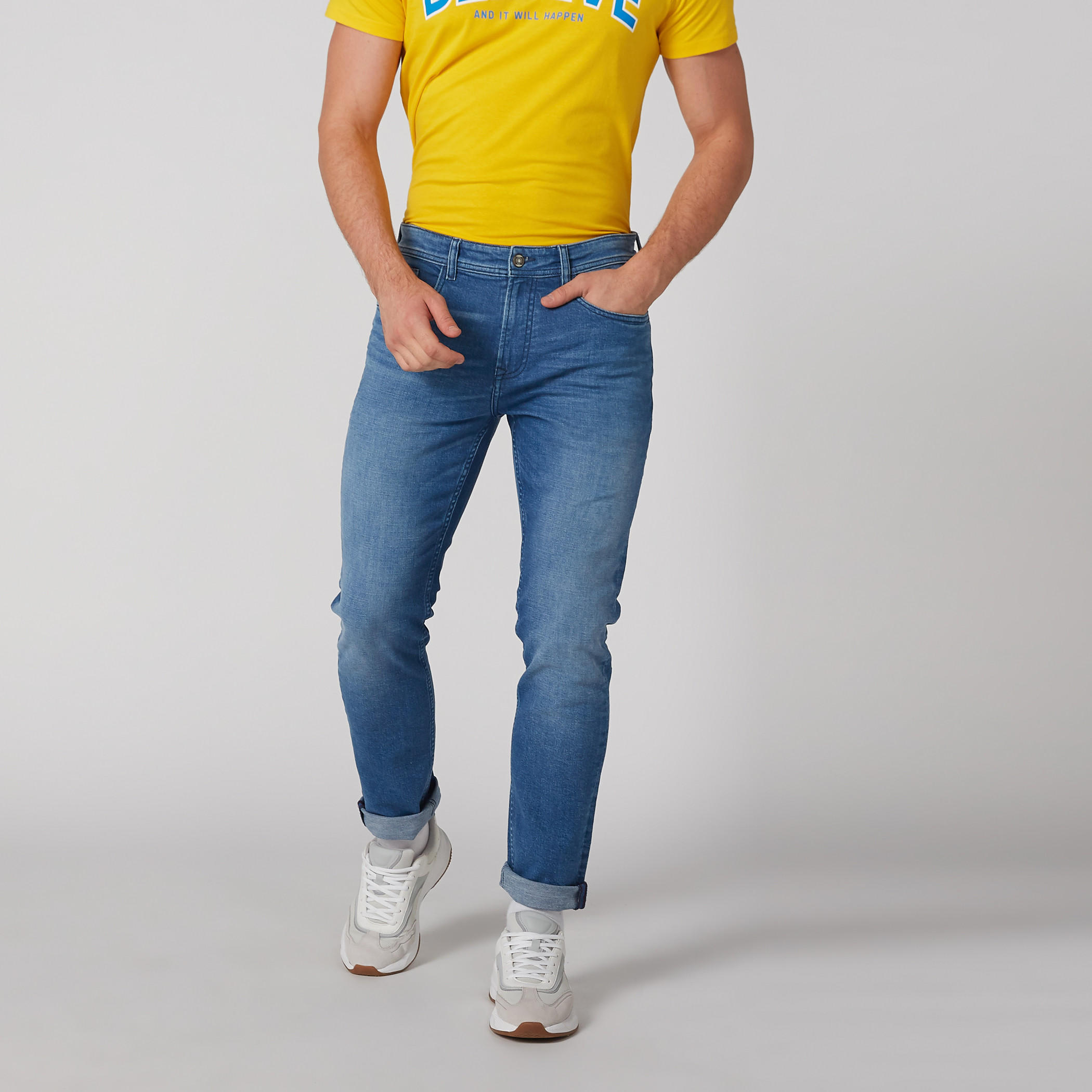 بنطال جينز سليم بخصر منخفض وجيوب-men-clothing-bottoms-jeans-image-4