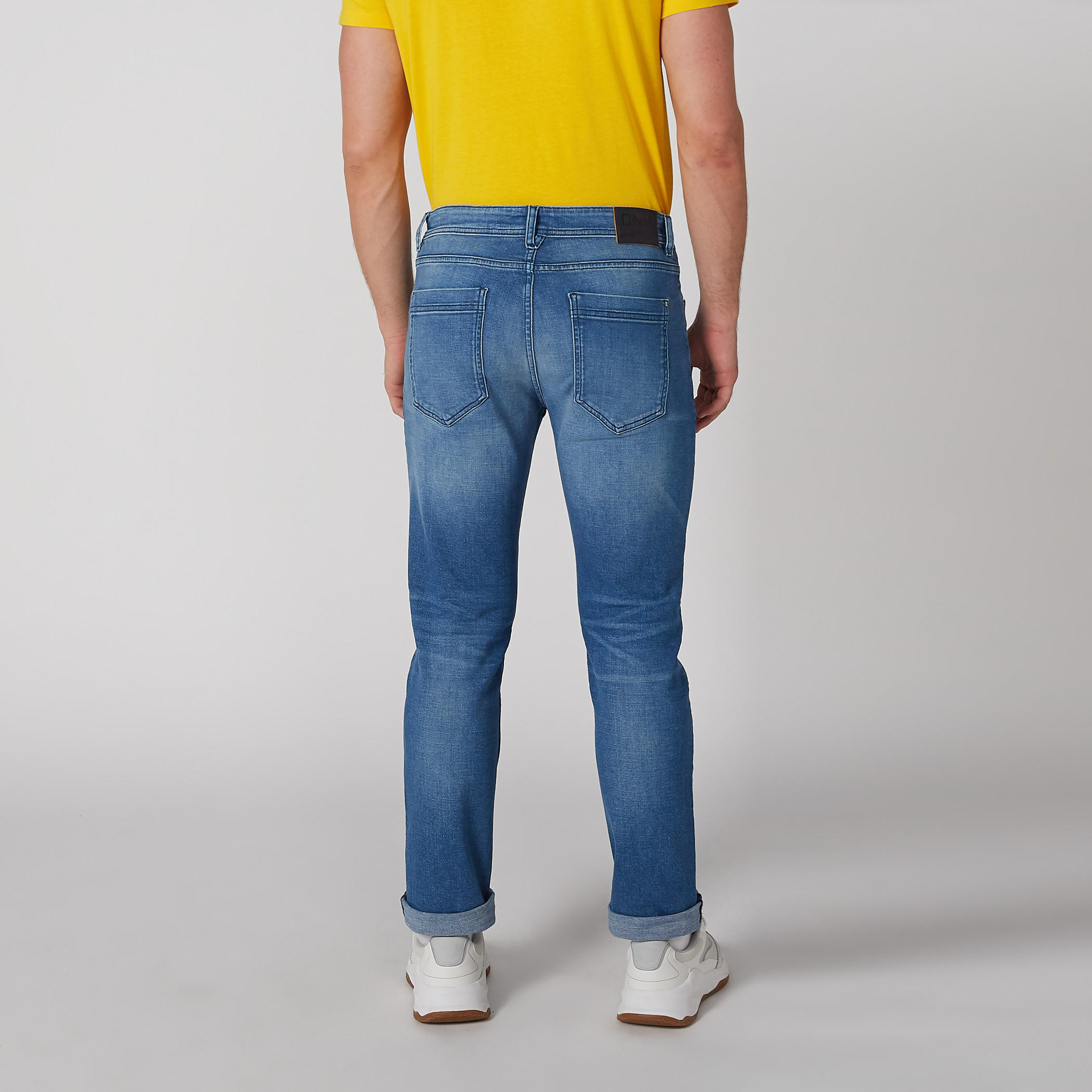 بنطال جينز سليم بخصر منخفض وجيوب-men-clothing-bottoms-jeans-image-5