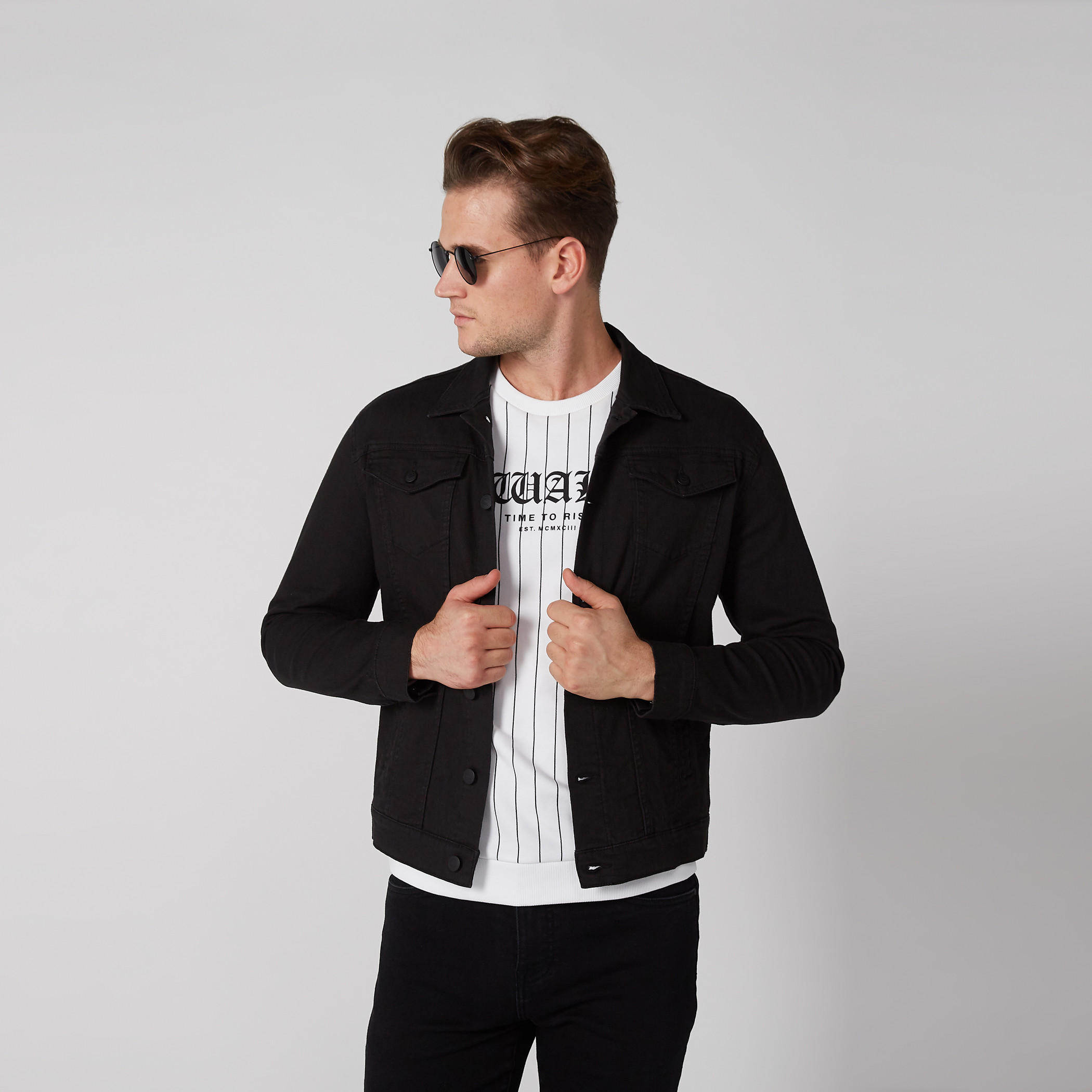 جاكيت دينم بقصّة عادية وأكمام طويلة وجيوب-men-clothing-jacketsandblazers-jackets-image-2