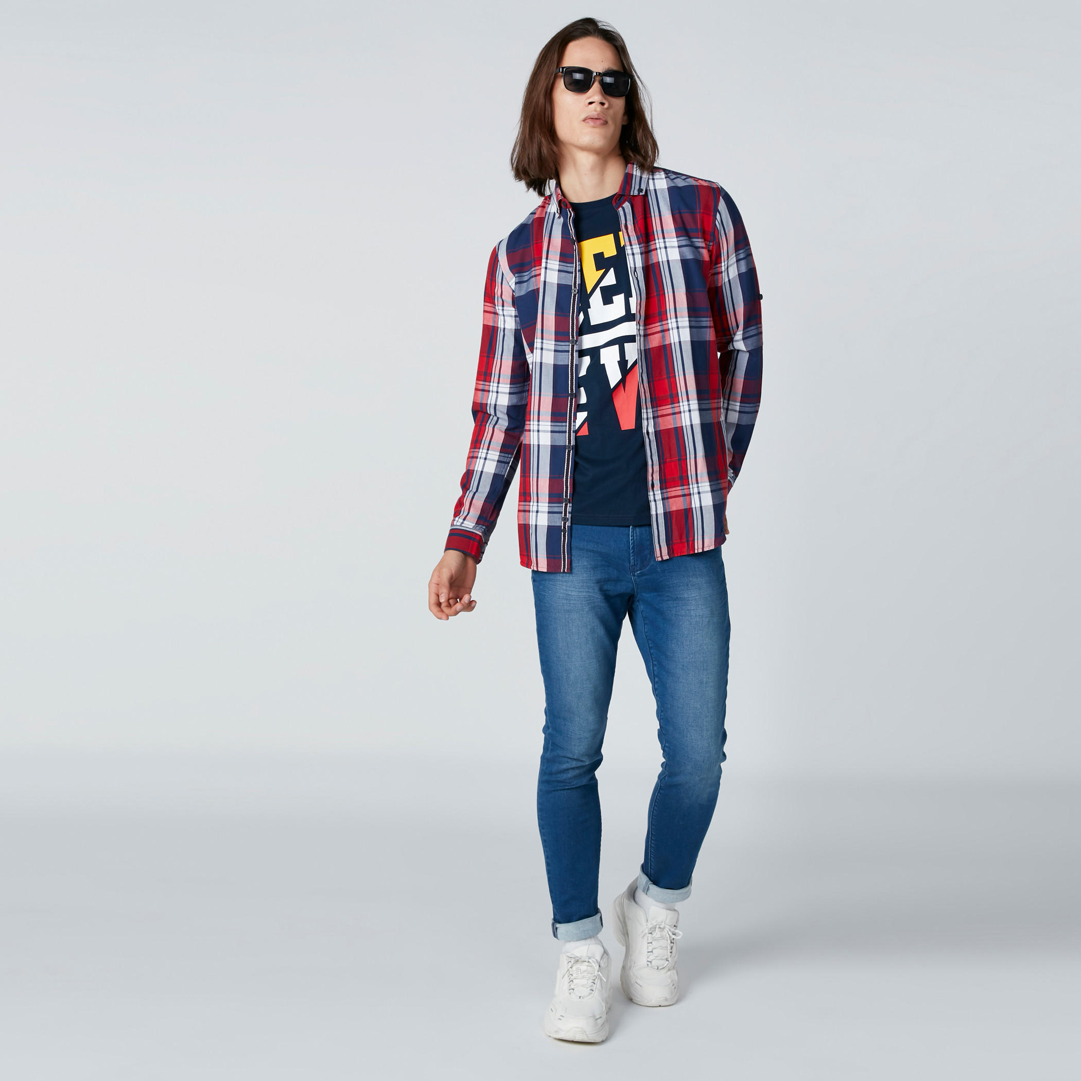 جينز سكيني بخصر منخفض وجيوب-men-clothing-bottoms-jeans-image-3