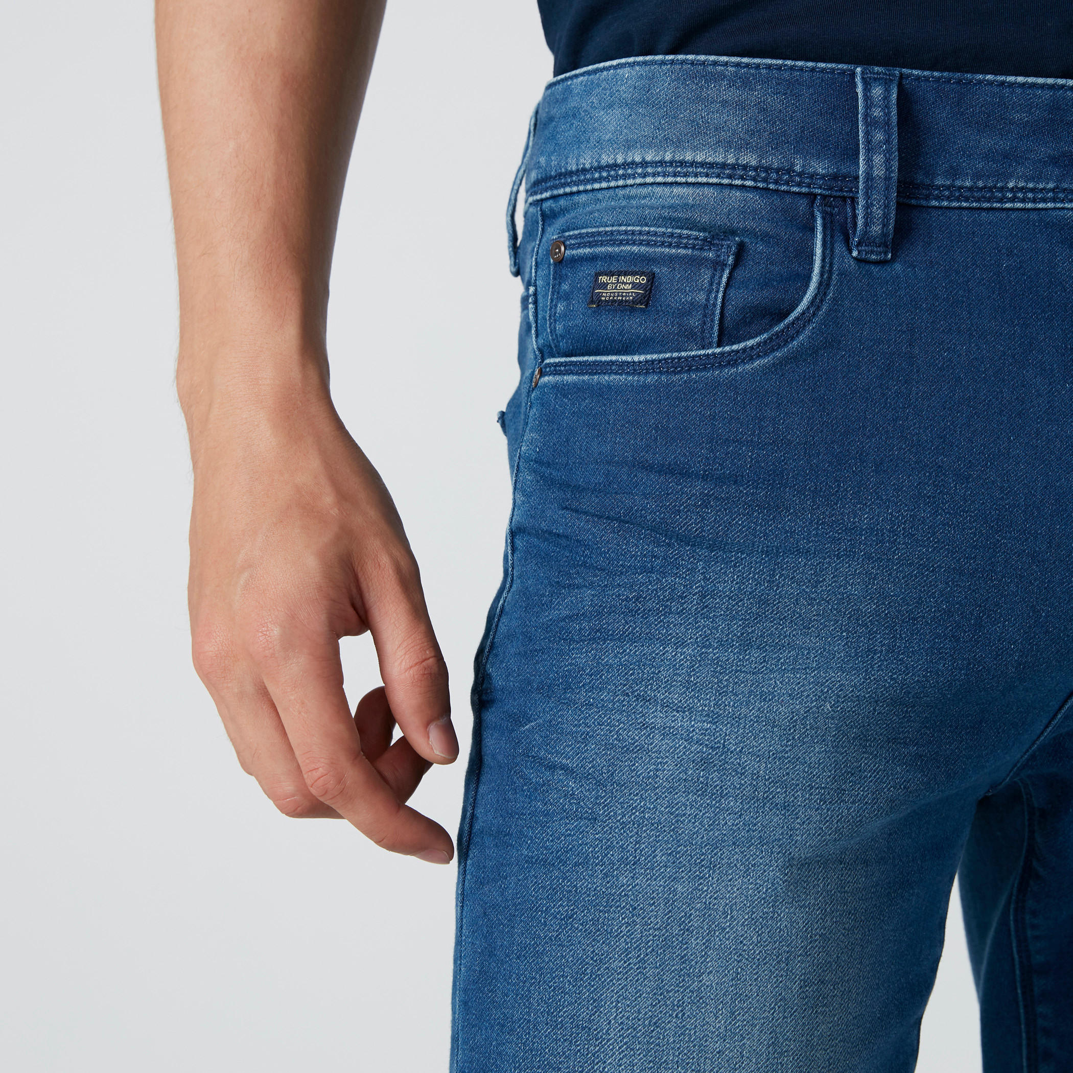 جينز سكيني بخصر منخفض وجيوب-men-clothing-bottoms-jeans-image-4