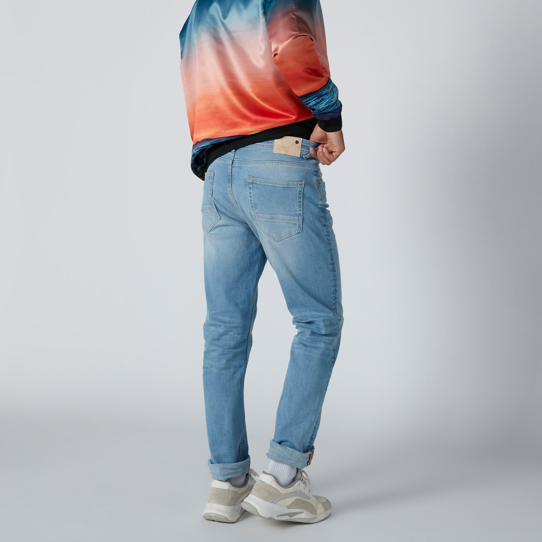 بنطال جينز سكيني بخصر منخفض وجيوب-men-clothing-bottoms-jeans-image-2