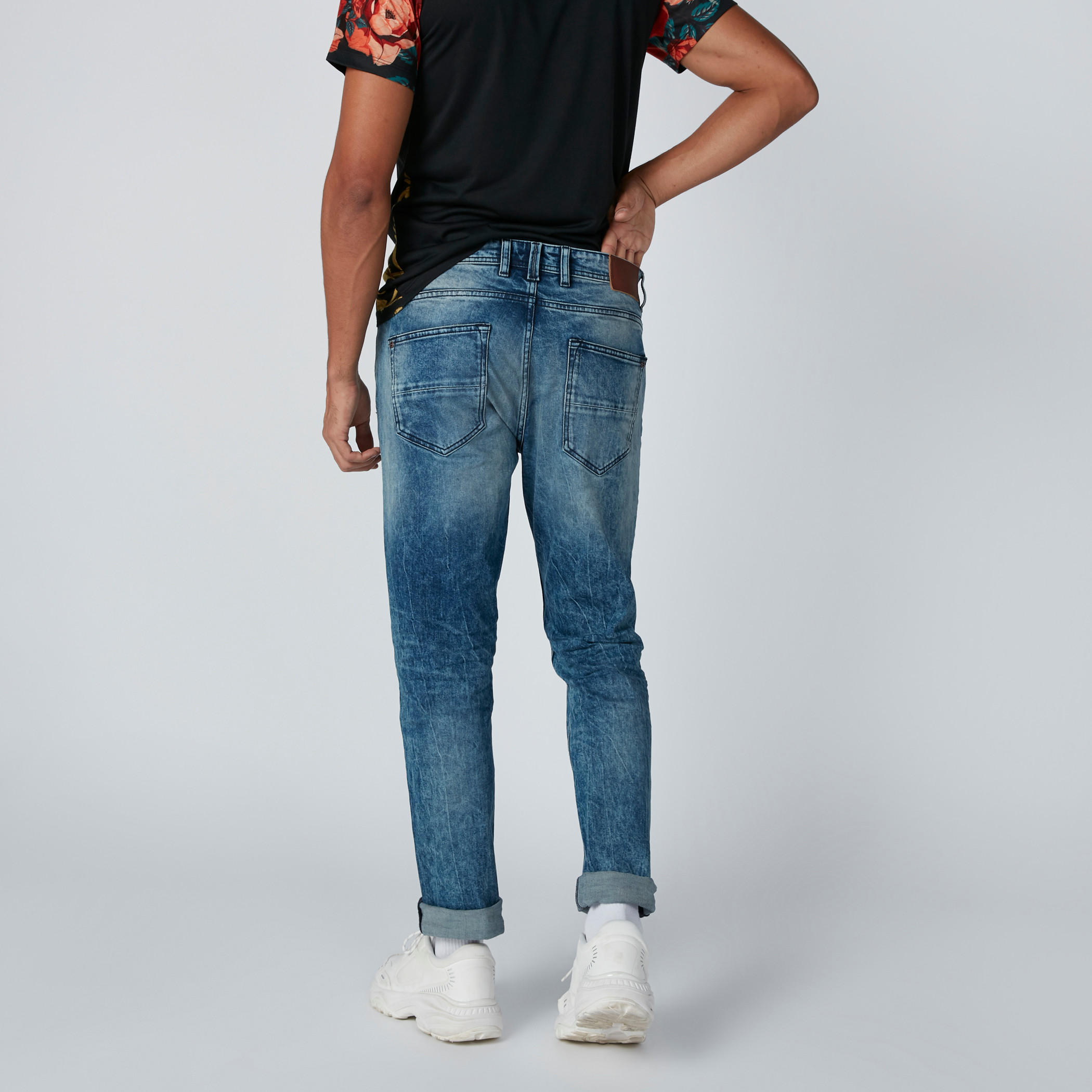 بنطال جينز سكيني بخصر منخفض-men-clothing-bottoms-jeans-image-4