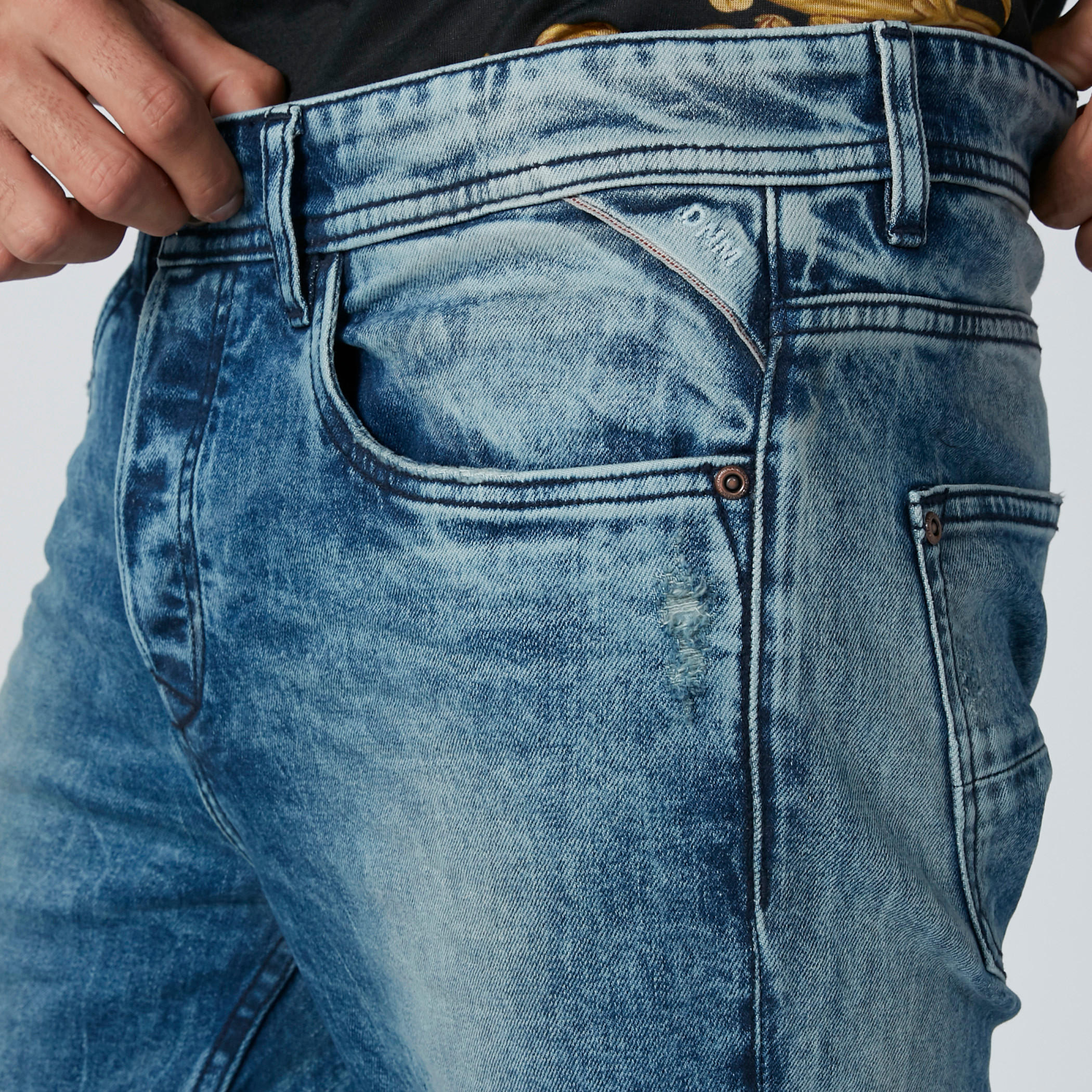 بنطال جينز سكيني بخصر منخفض-men-clothing-bottoms-jeans-image-1