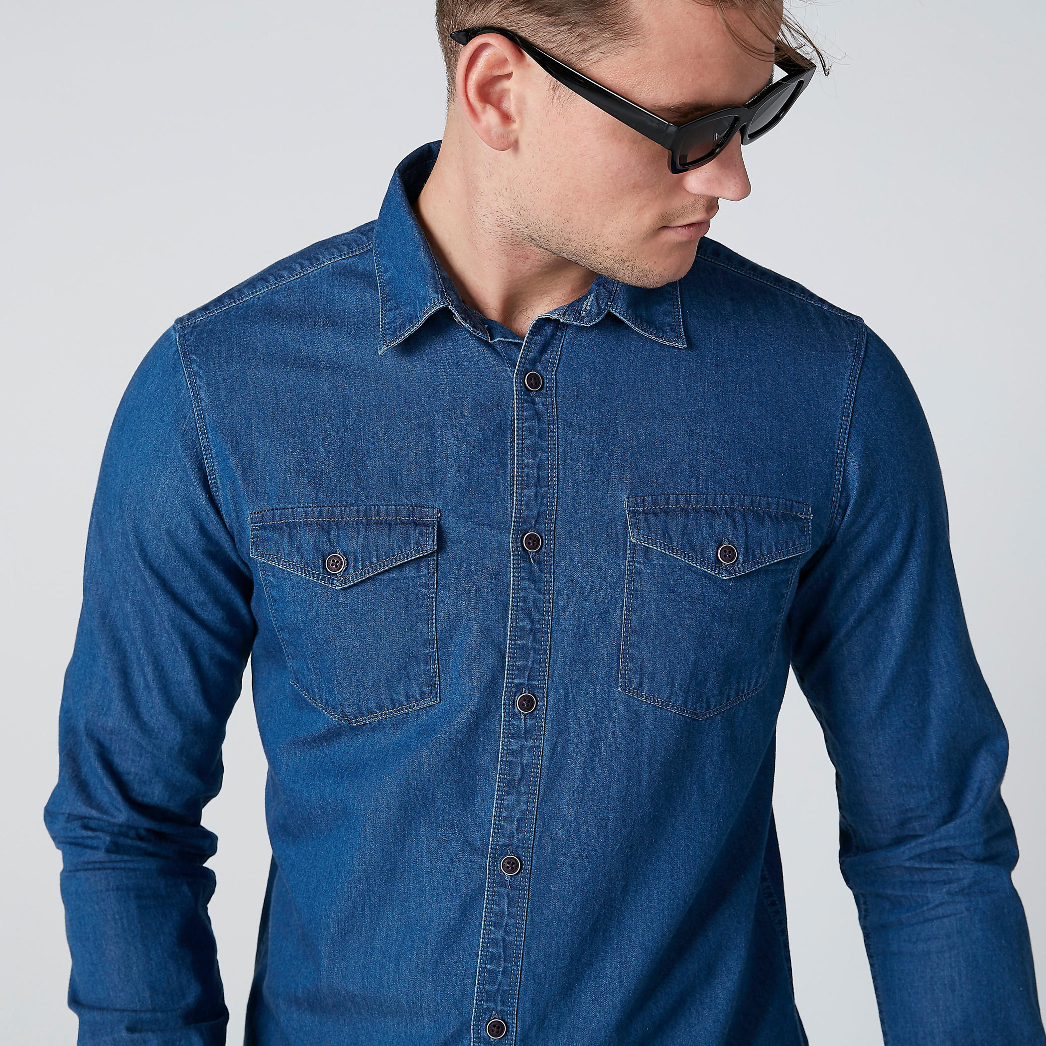 قميص دينم بأزرار وأكمام طويلة بقصّة سليم فيت-men-clothing-shirts-image-3