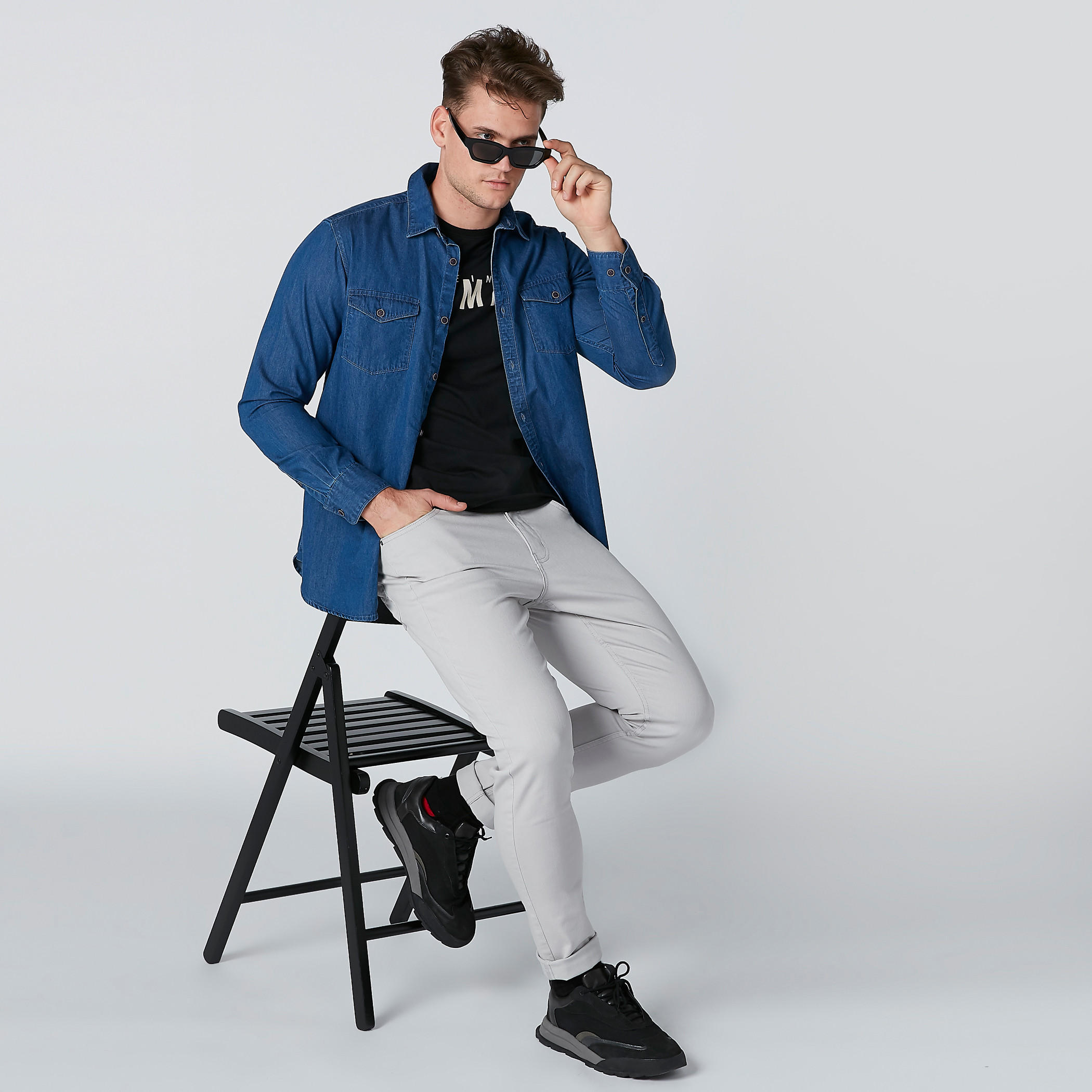 قميص دينم بأزرار وأكمام طويلة بقصّة سليم فيت-men-clothing-shirts-image-4
