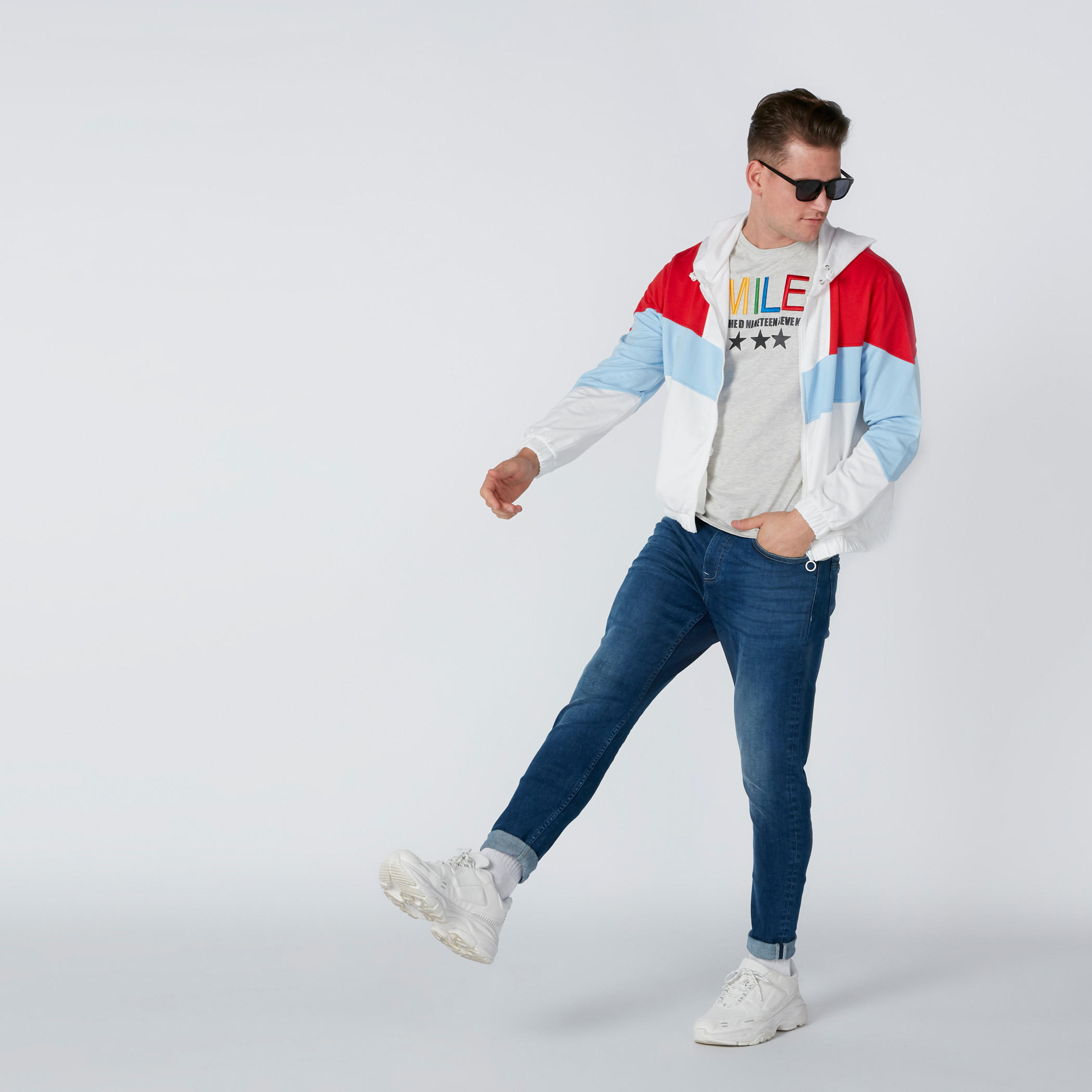 بنطلون جينز بخصر منخفض مع إمكانية إعادة استخدام الصبغ والماء-men-clothing-bottoms-jeans-image-1