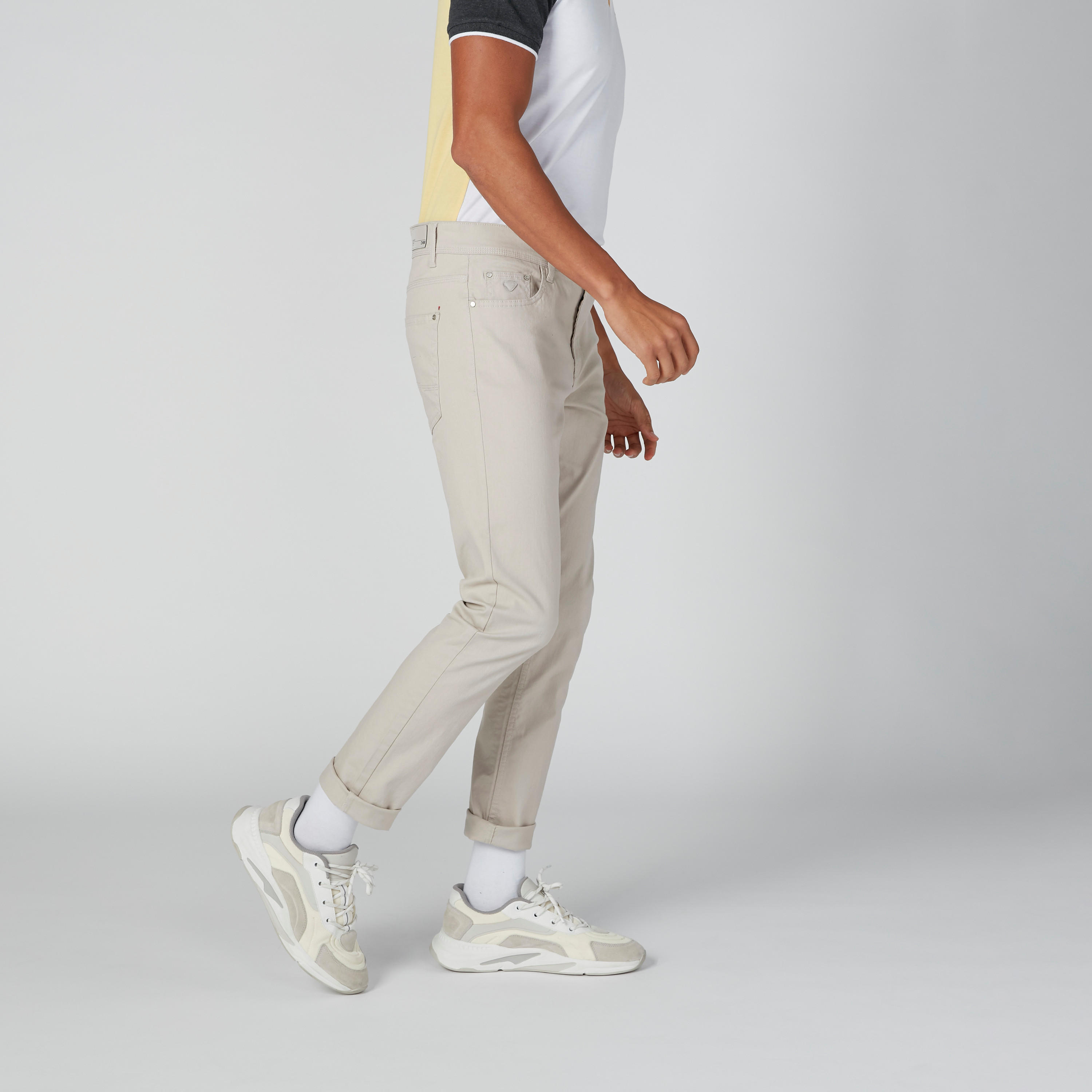 بنطلون مستدام جينز سكيني بخصر منخفض وجيوب-men-clothing-bottoms-jeans-image-4
